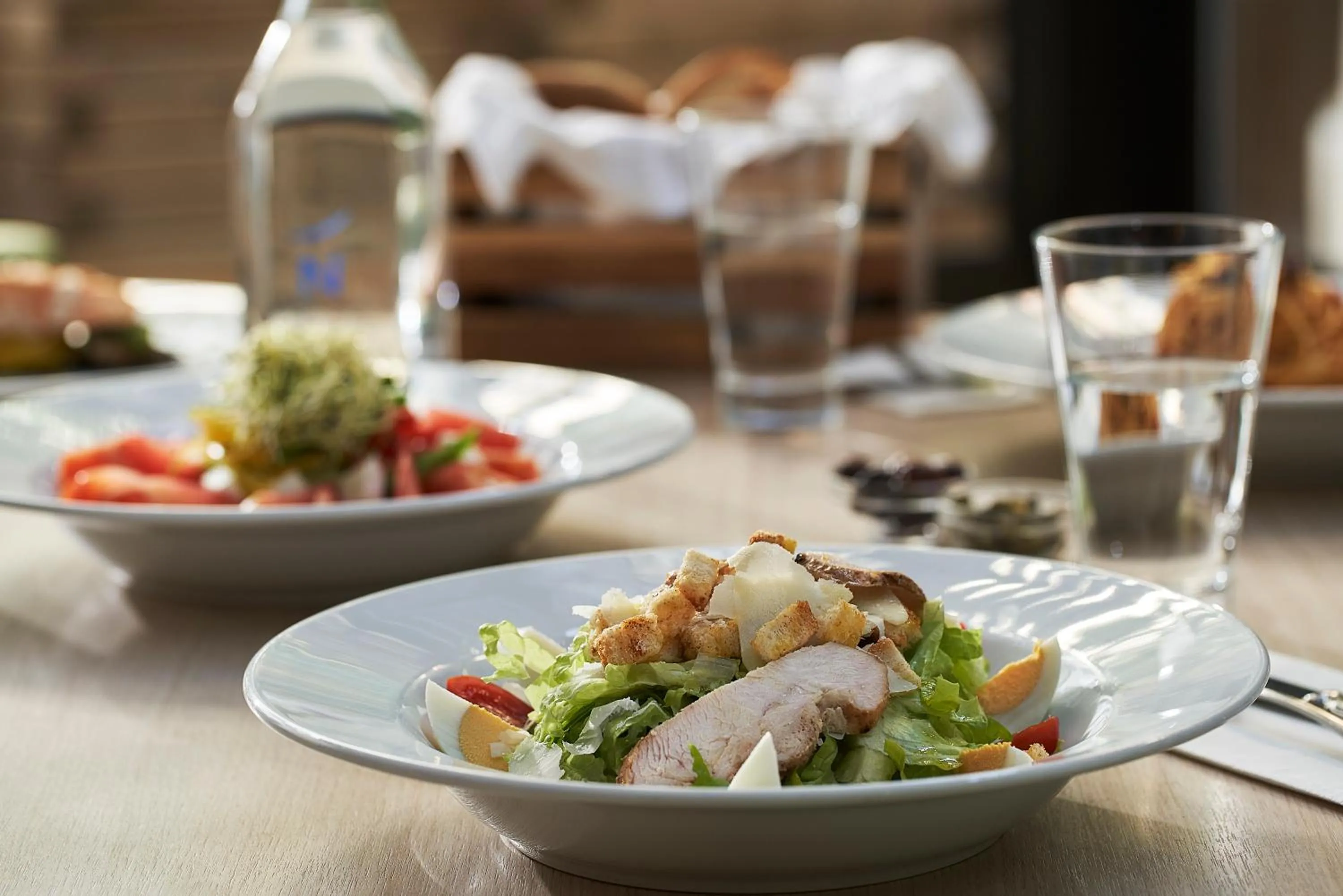 Restaurant/places to eat in Novotel Athens