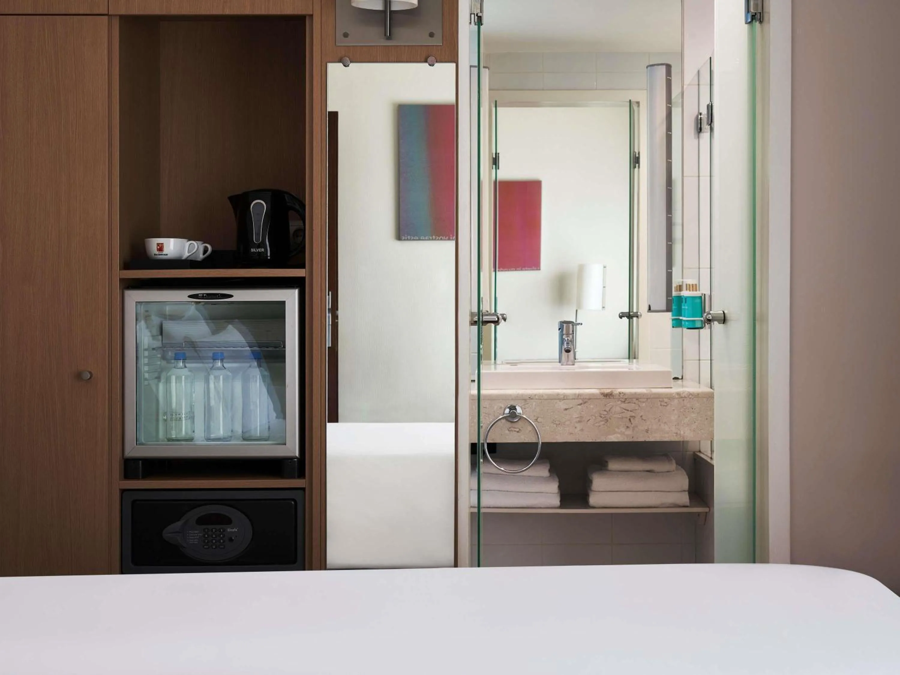 Bedroom, Bed in Novotel Athens