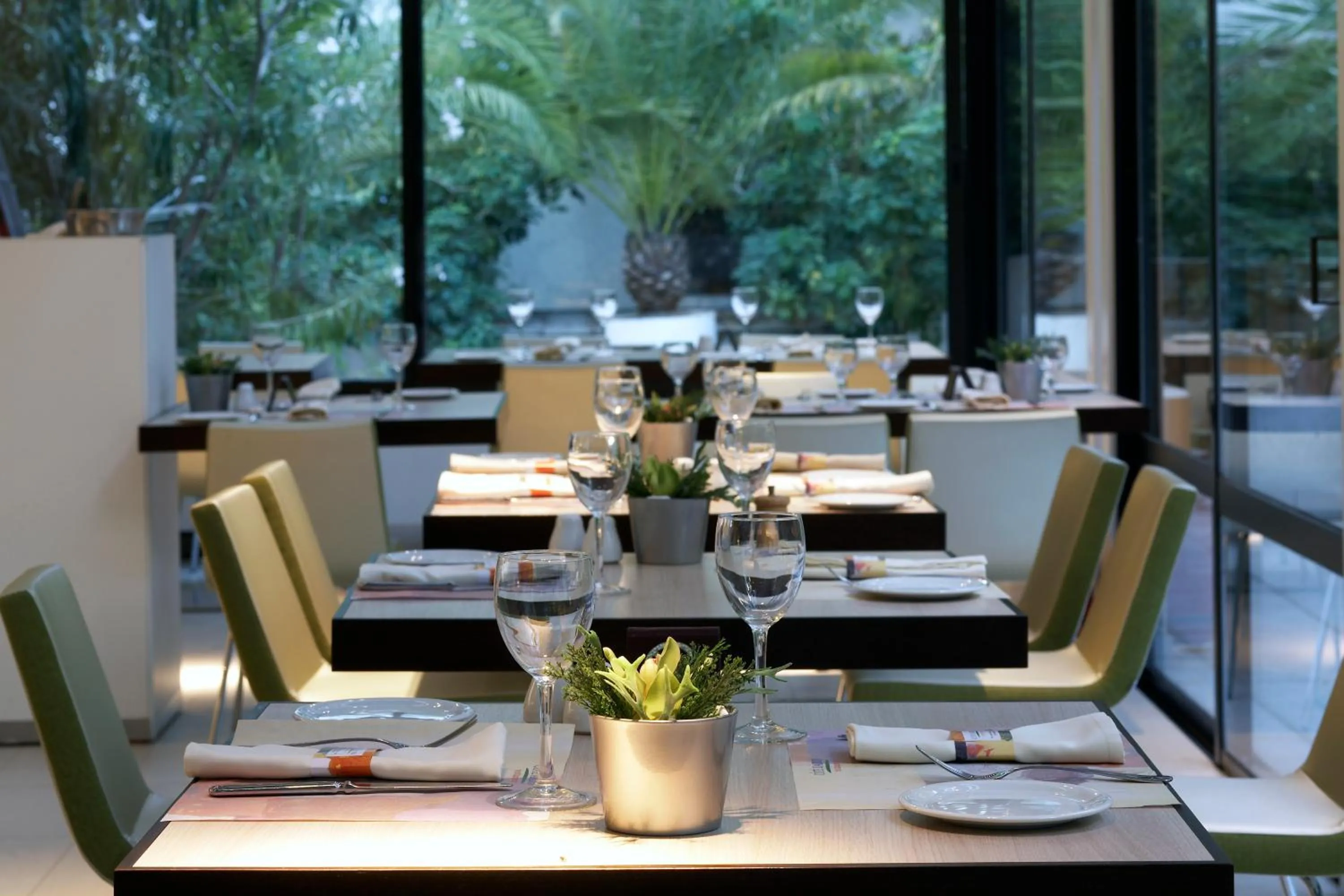 Restaurant/places to eat in Novotel Athens