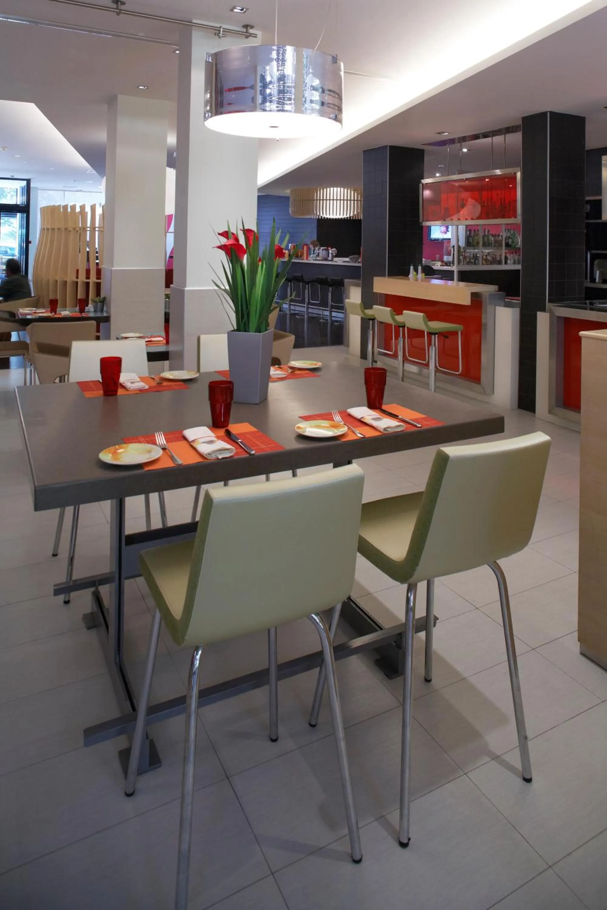 Restaurant/places to eat in Novotel Athens