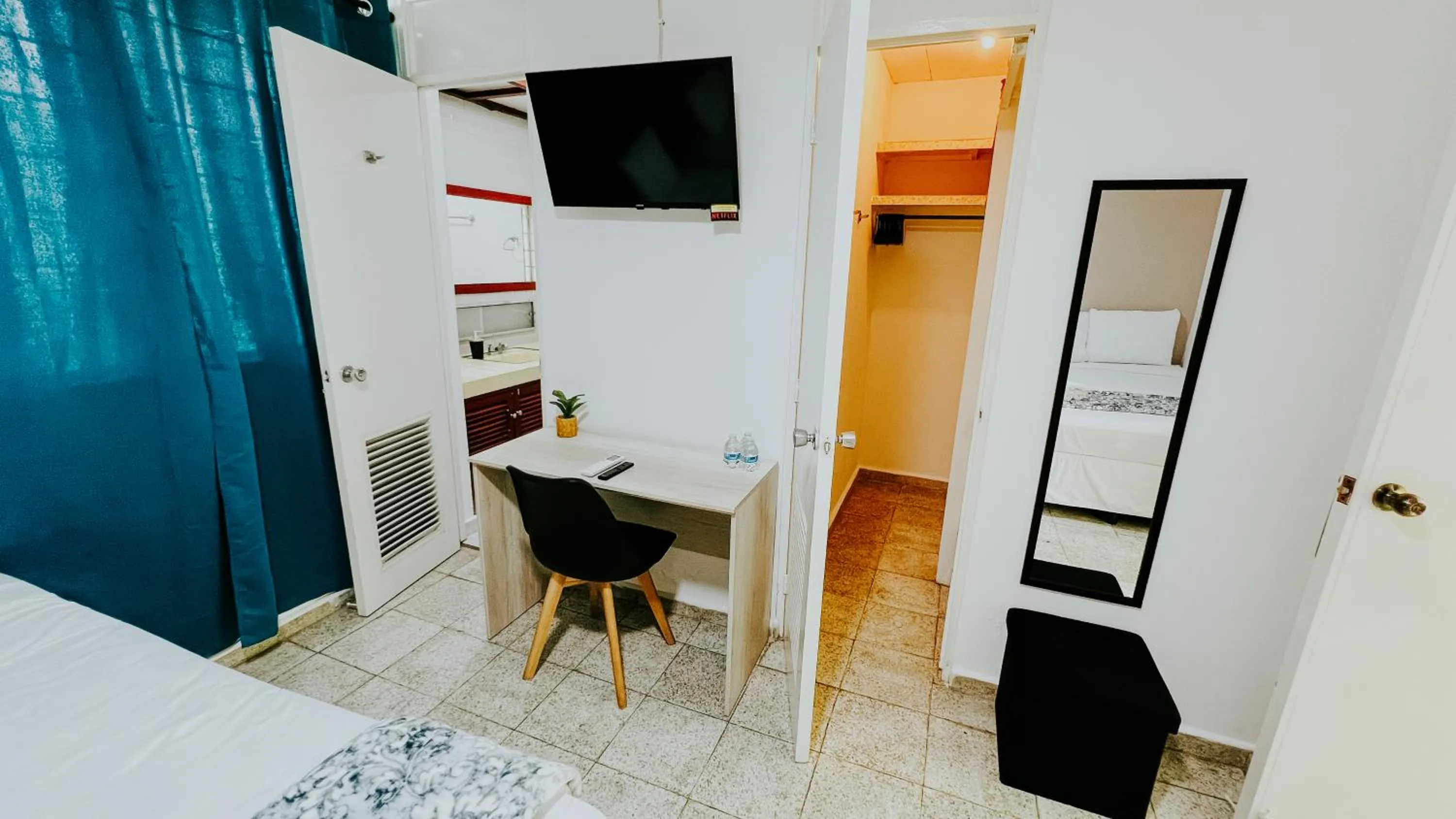 Photo of the whole room, Bed in LA RUTA HOTEL CORPORATIVO