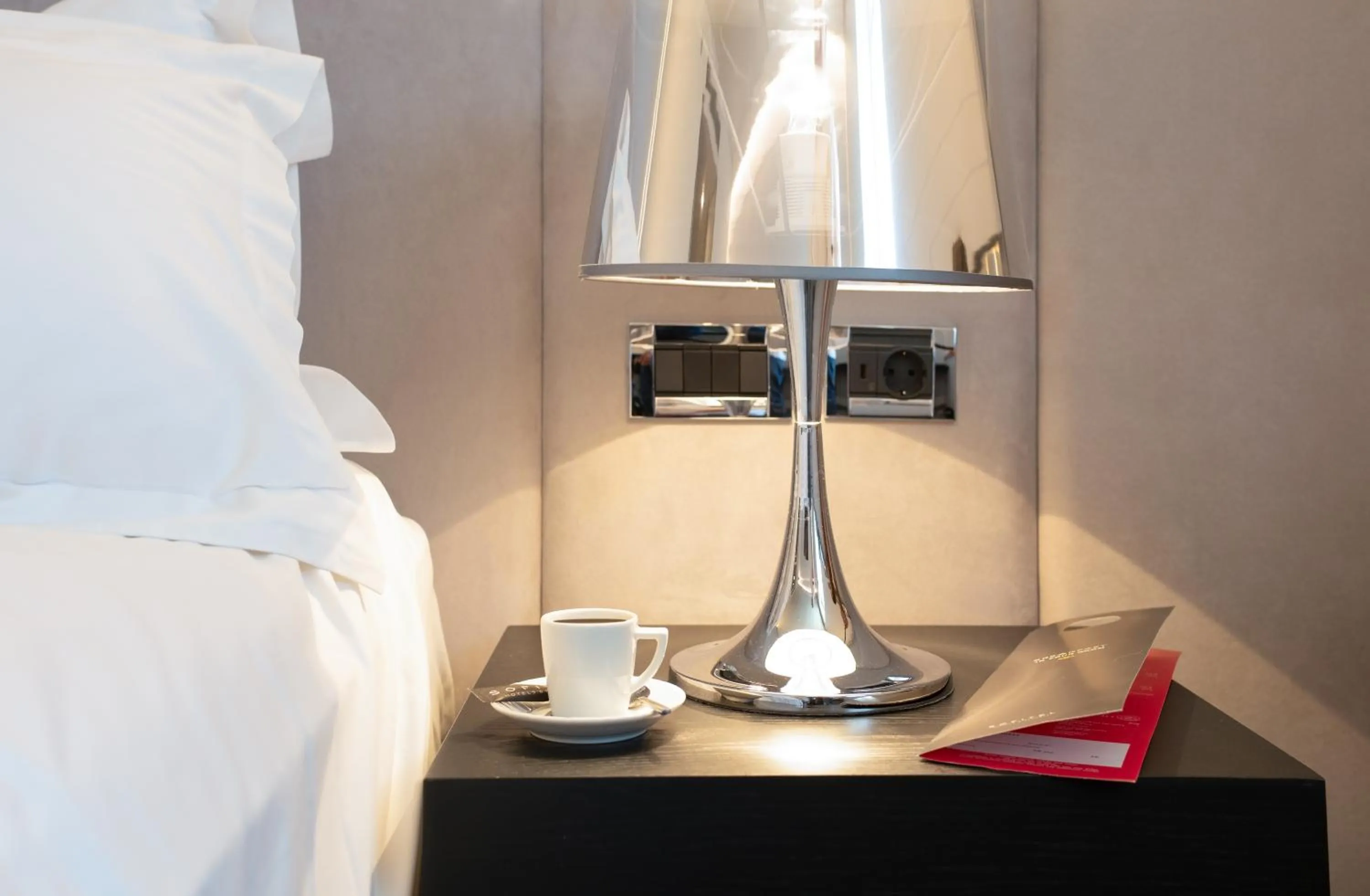 Coffee/tea facilities, Bed in Sofitel Athens Airport