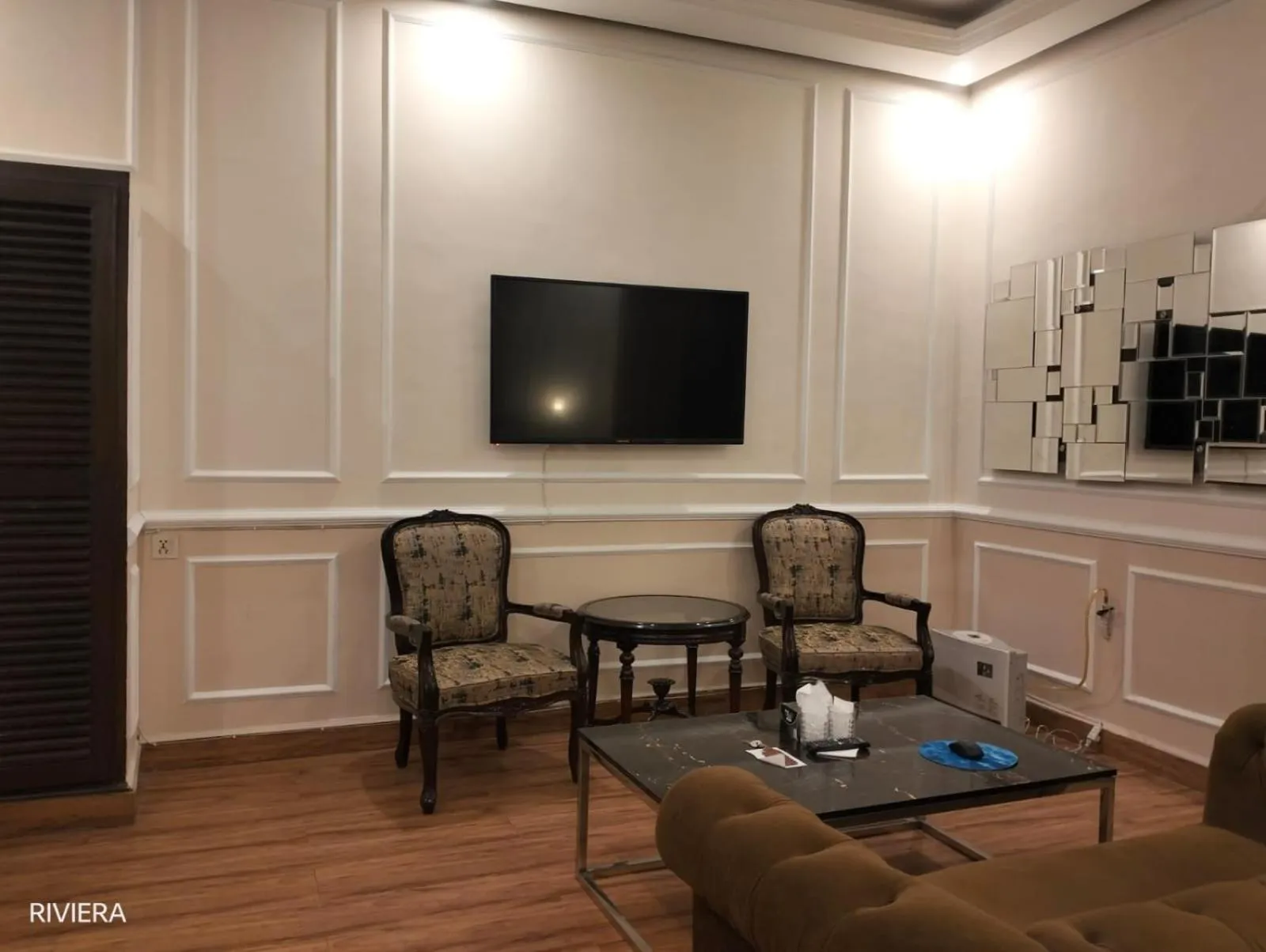 TV and multimedia in Riviera Courtyard Guest House Islamabad