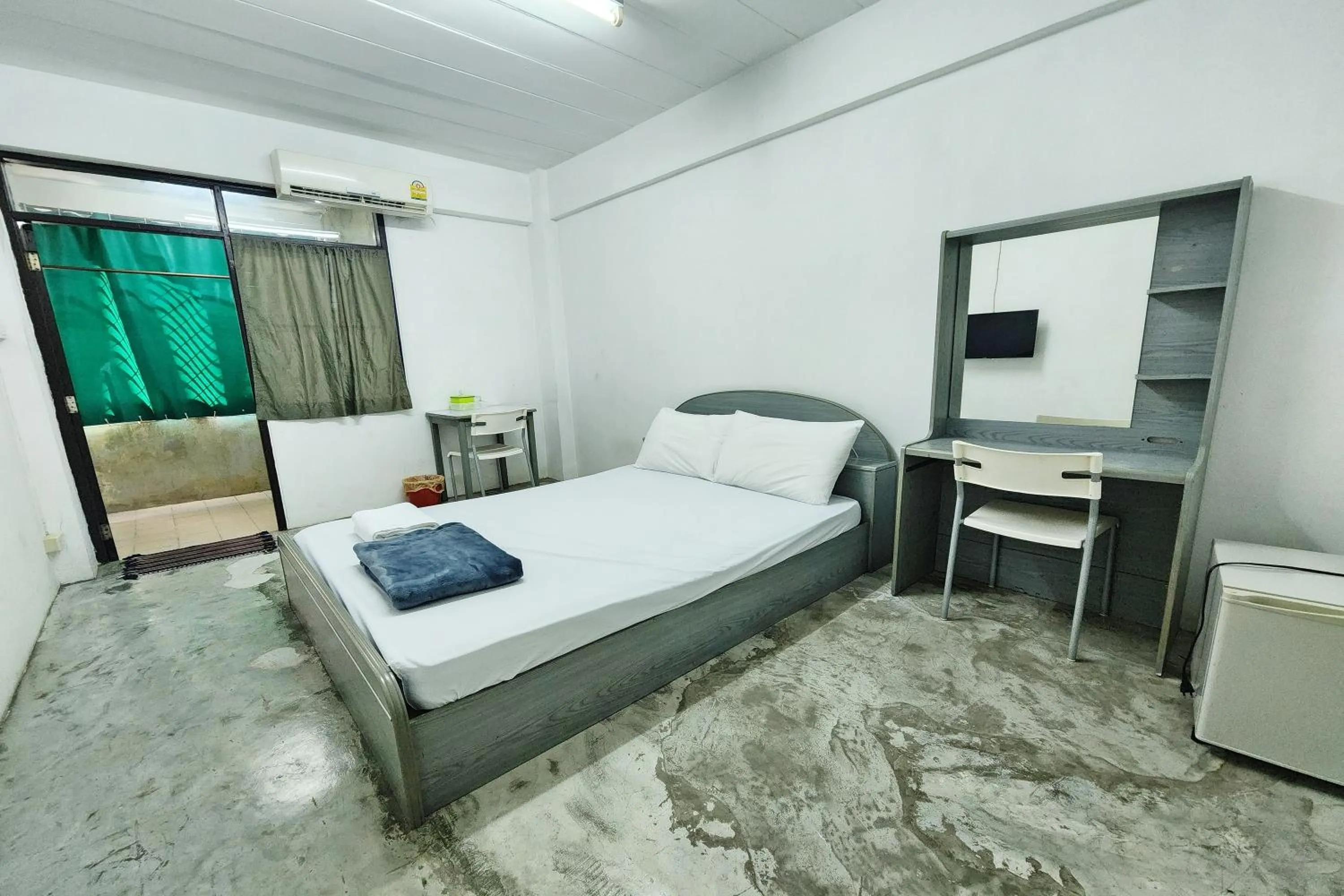 Bedroom, Bed in Green Apartment Kaset