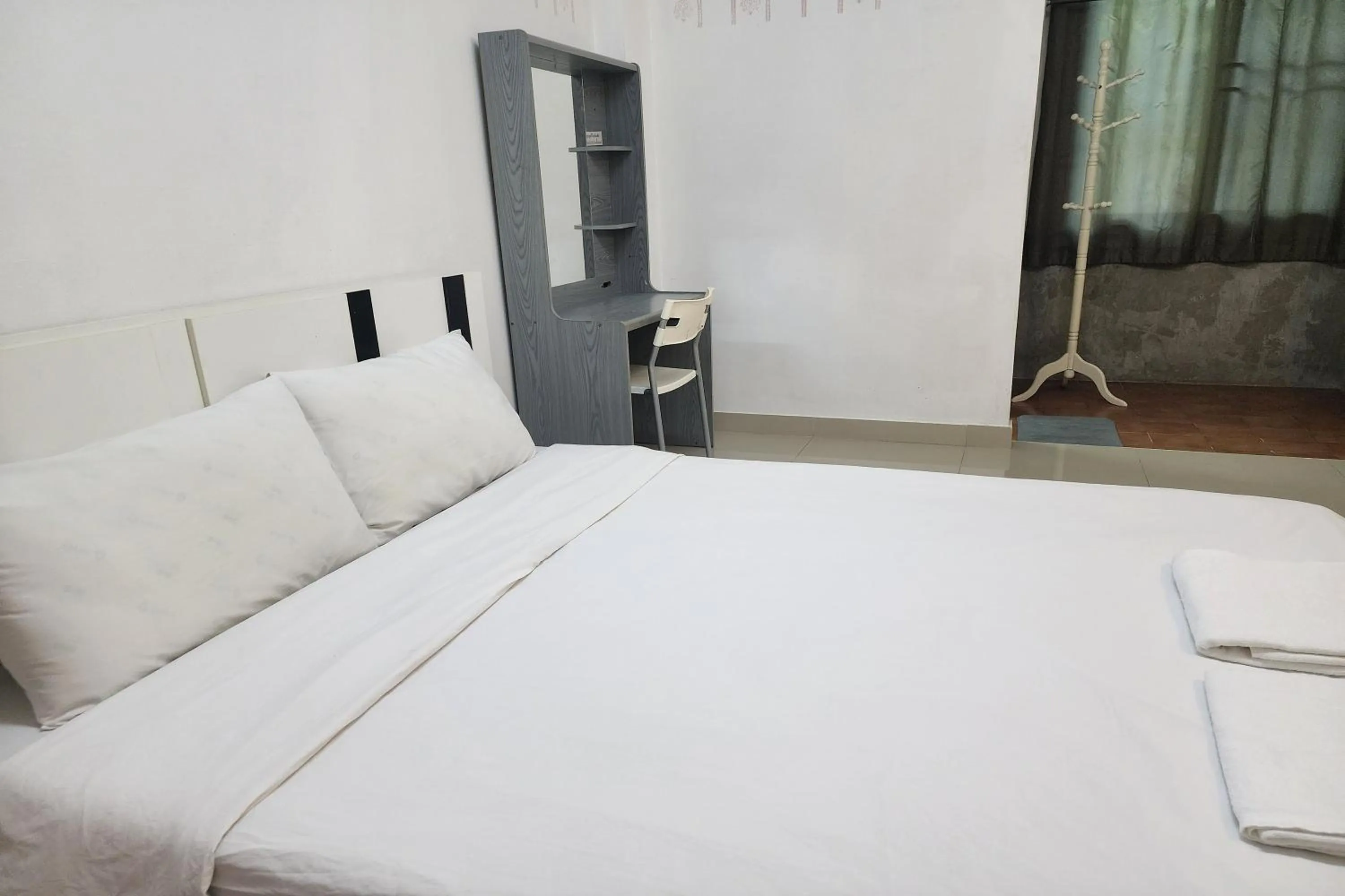 Bedroom, Bed in Green Apartment Kaset