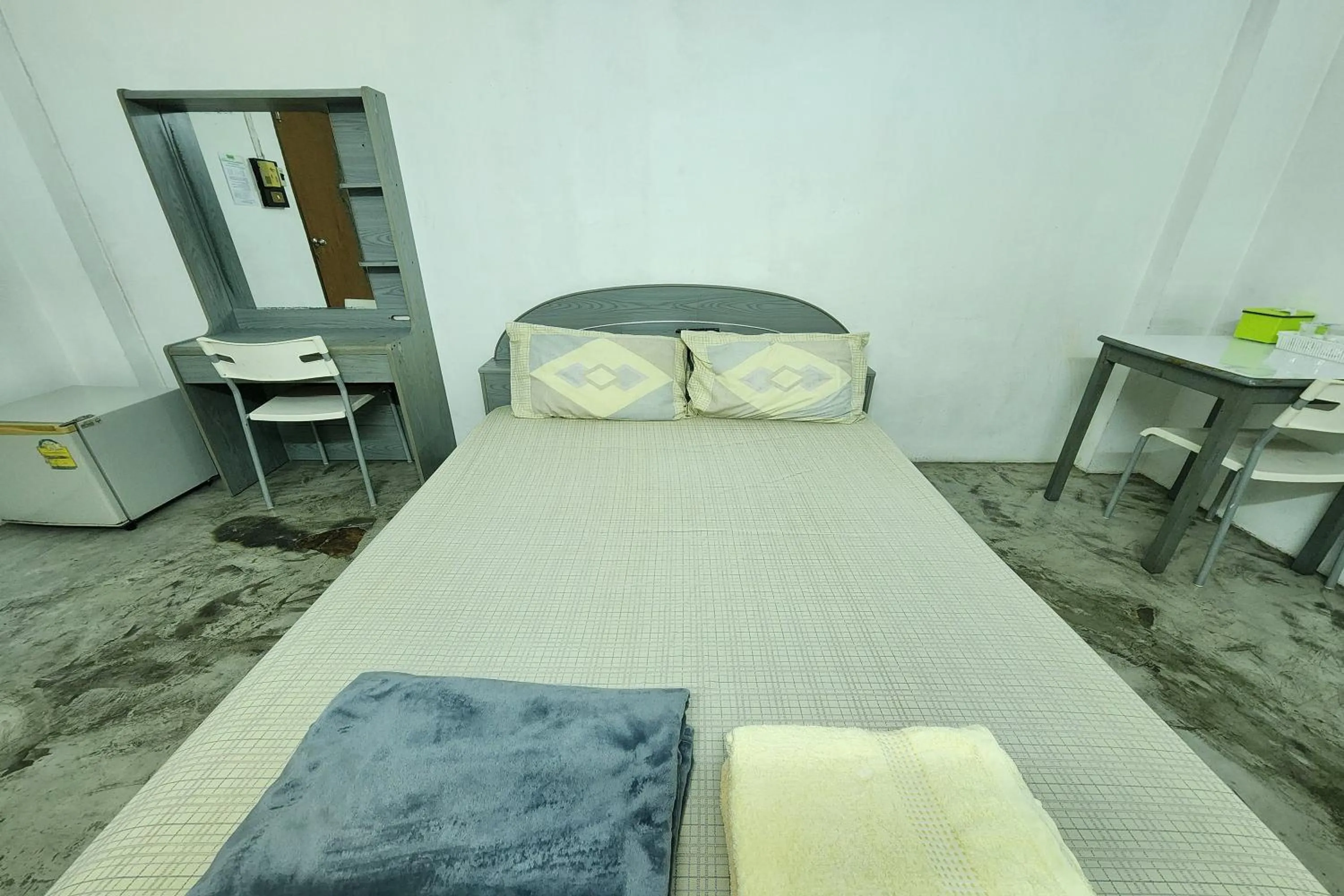 Bedroom, Bed in Green Apartment Kaset