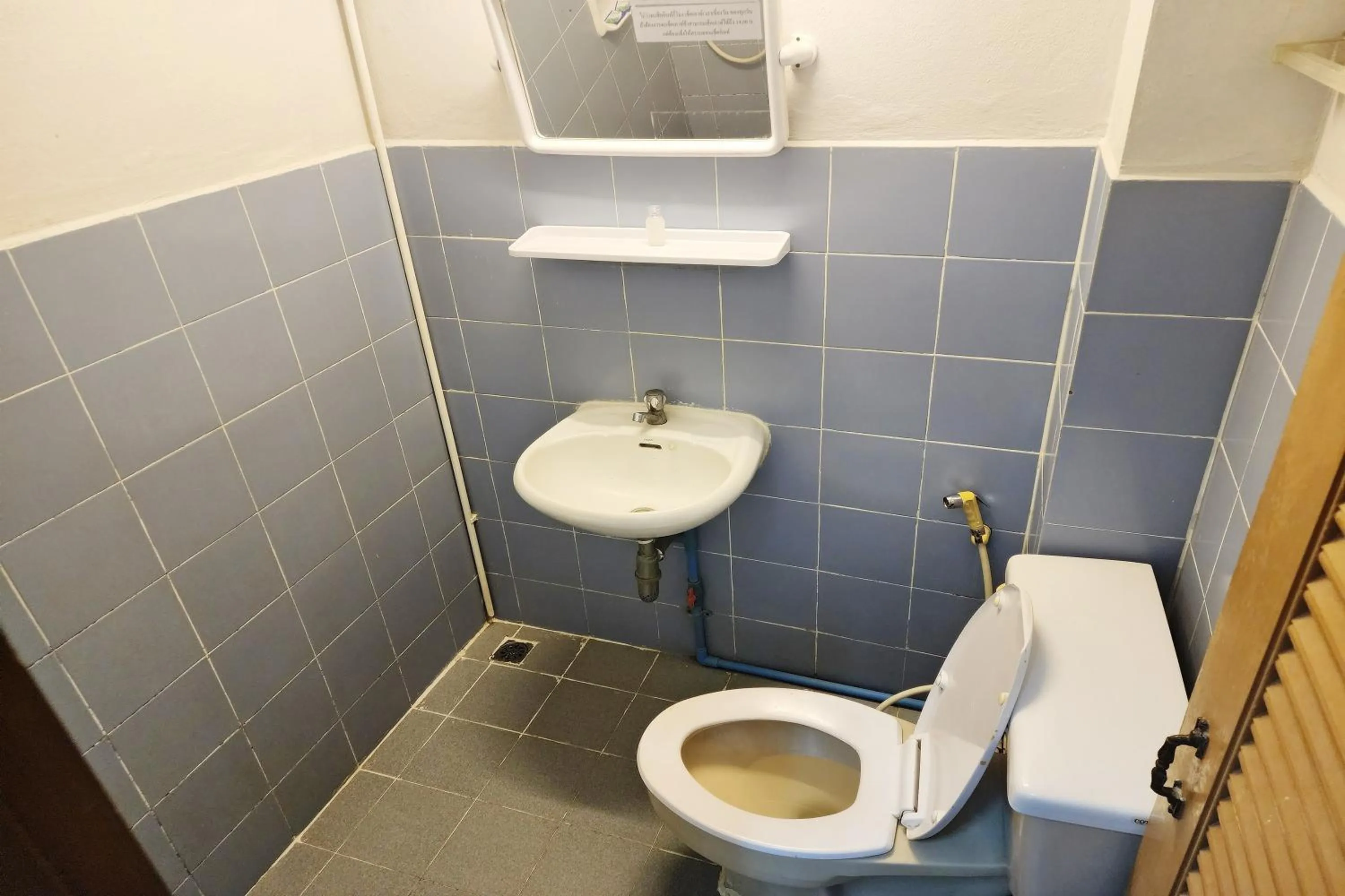 Toilet in Green Apartment Kaset