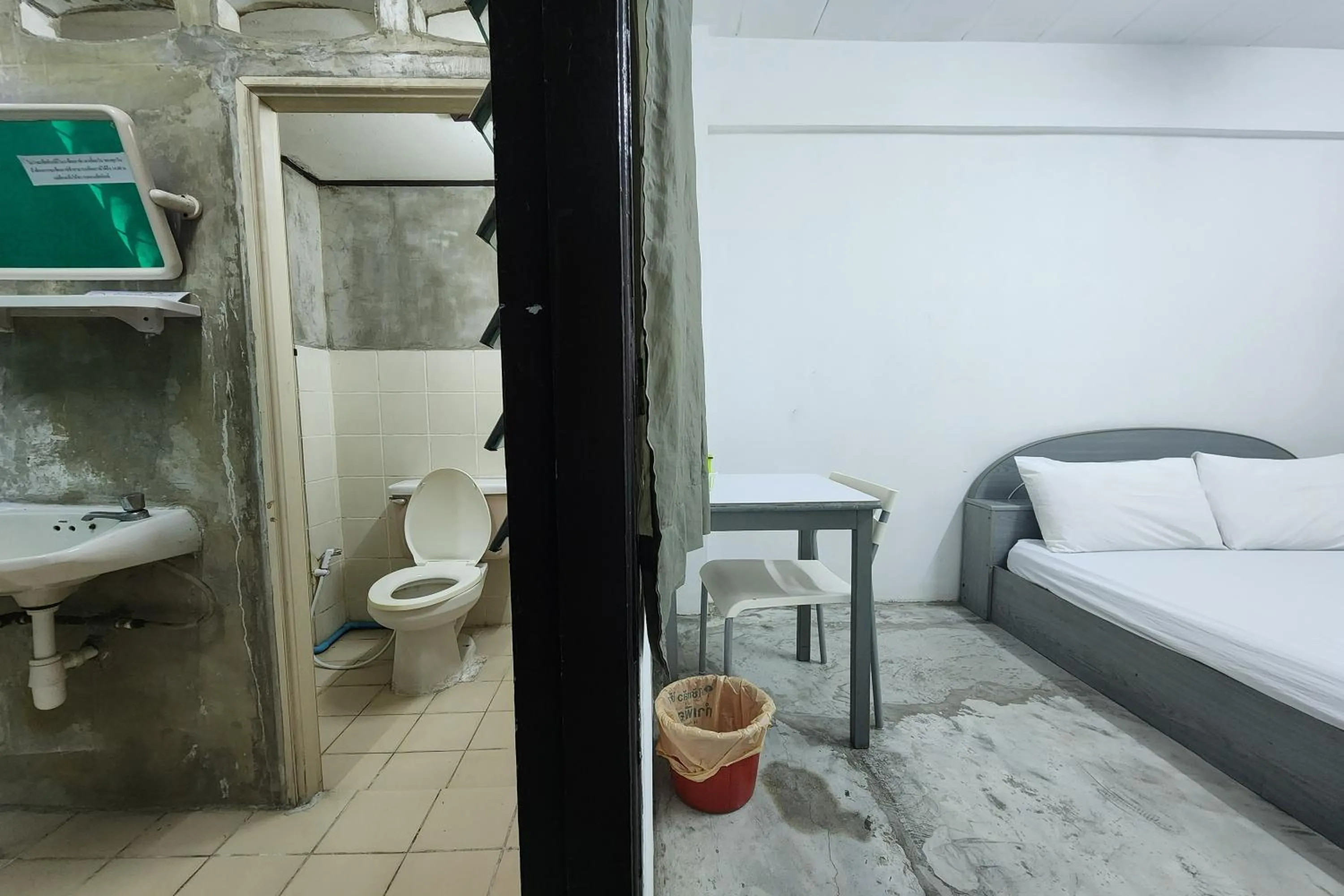 Bedroom, Bed in Green Apartment Kaset