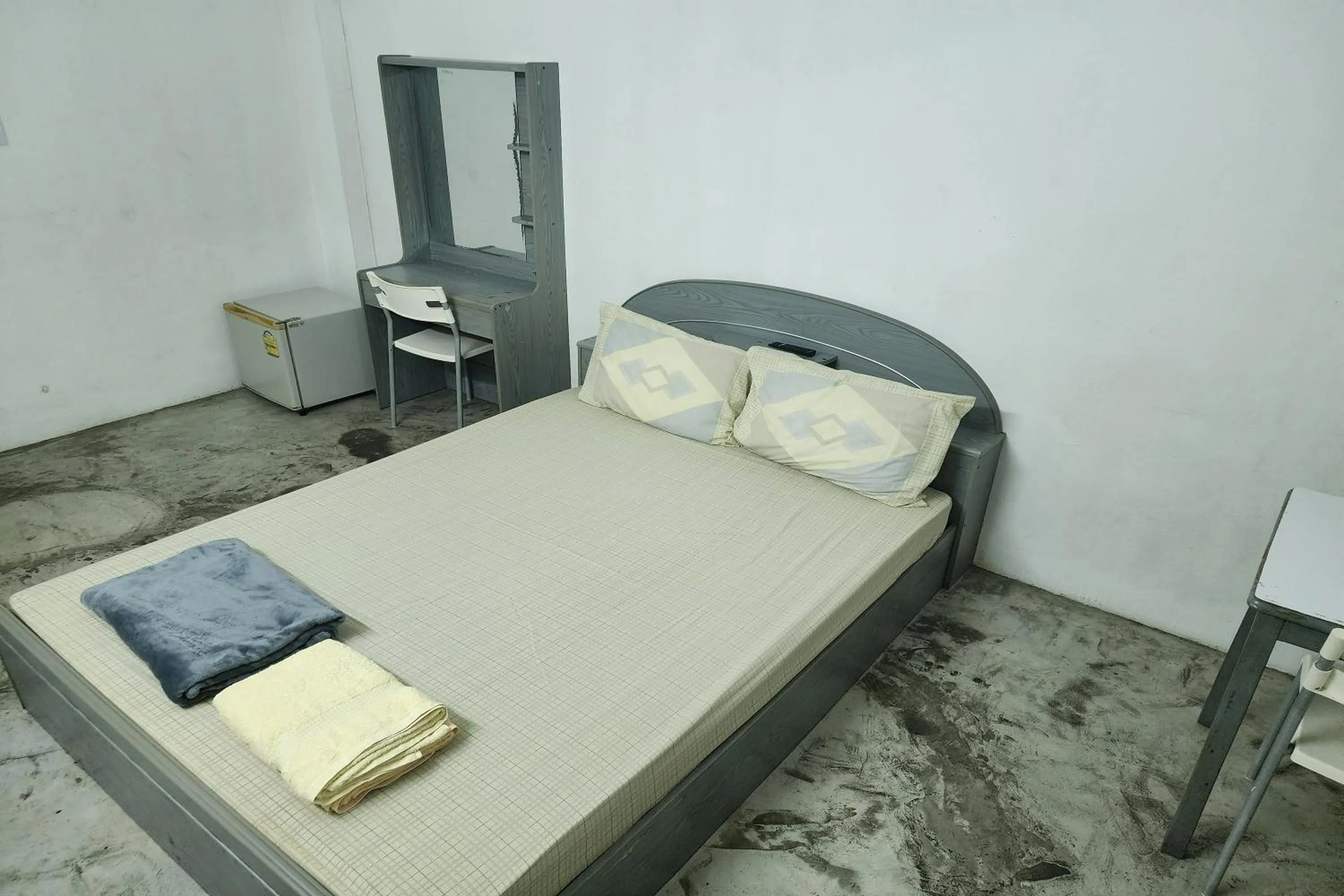 Bed in Green Apartment Kaset