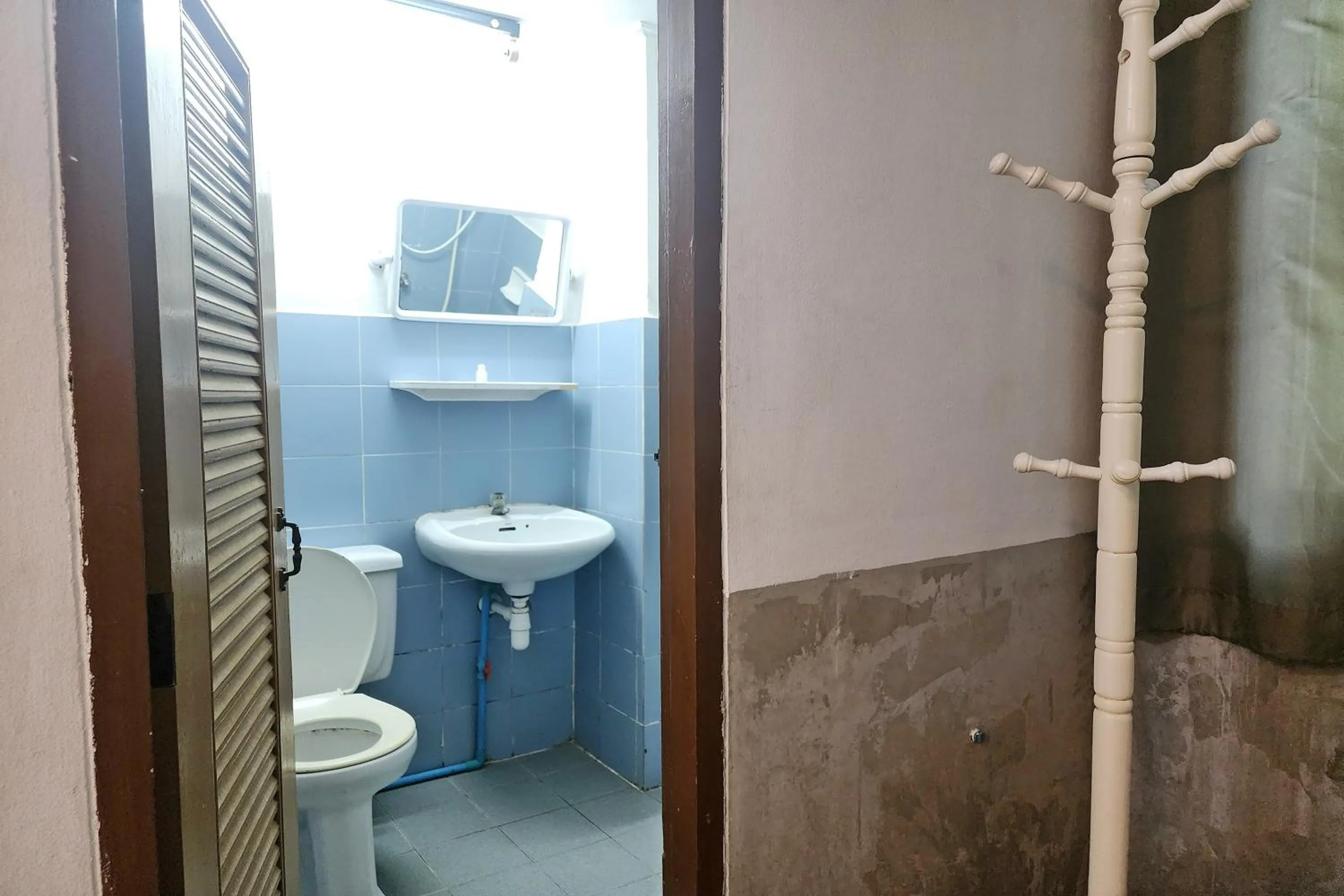 Shower in Green Apartment Kaset