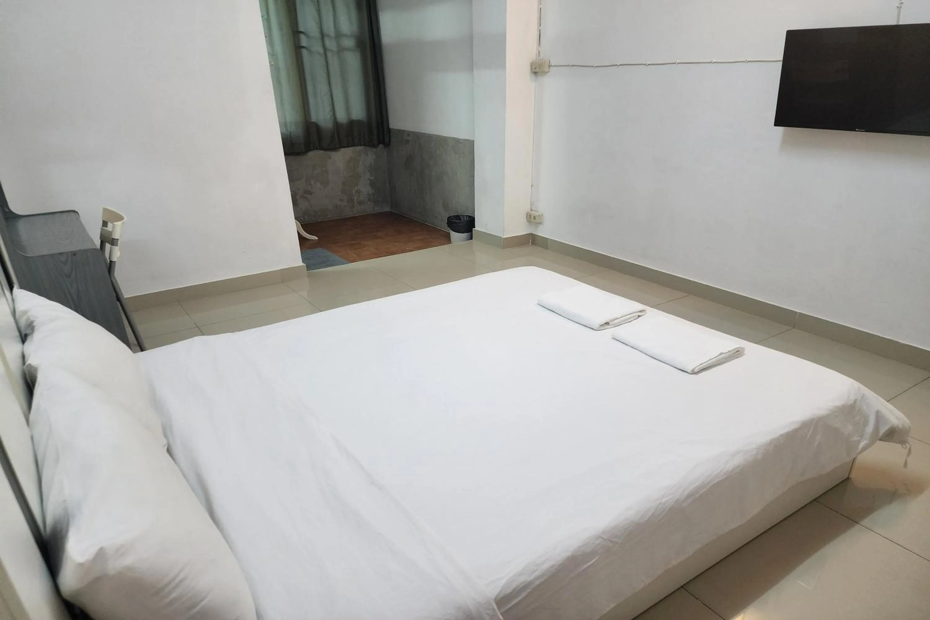 Bedroom, Bed in Green Apartment Kaset