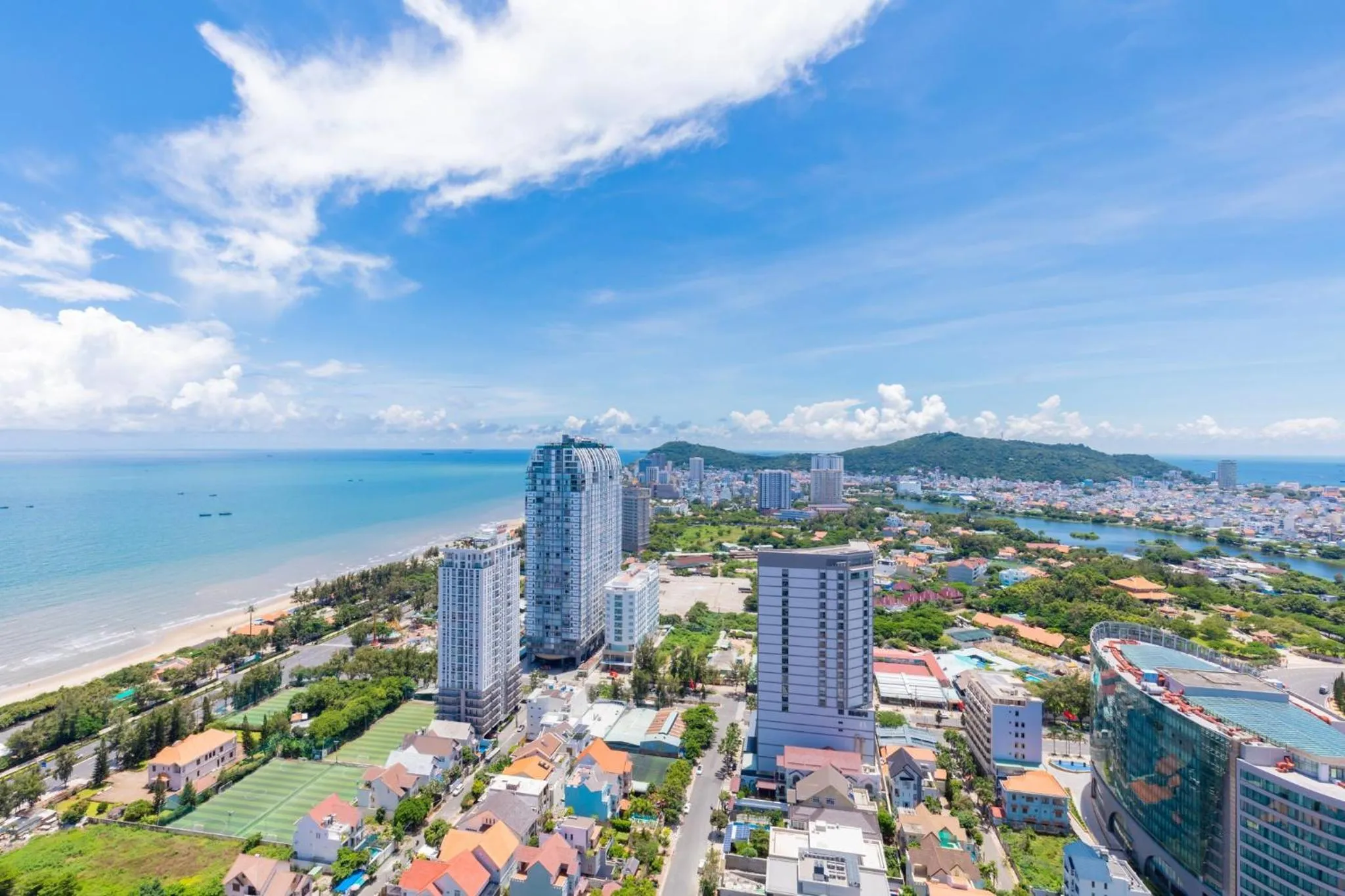 Property building in The Sóng Apartment Vũng Tàu - Sophia's House