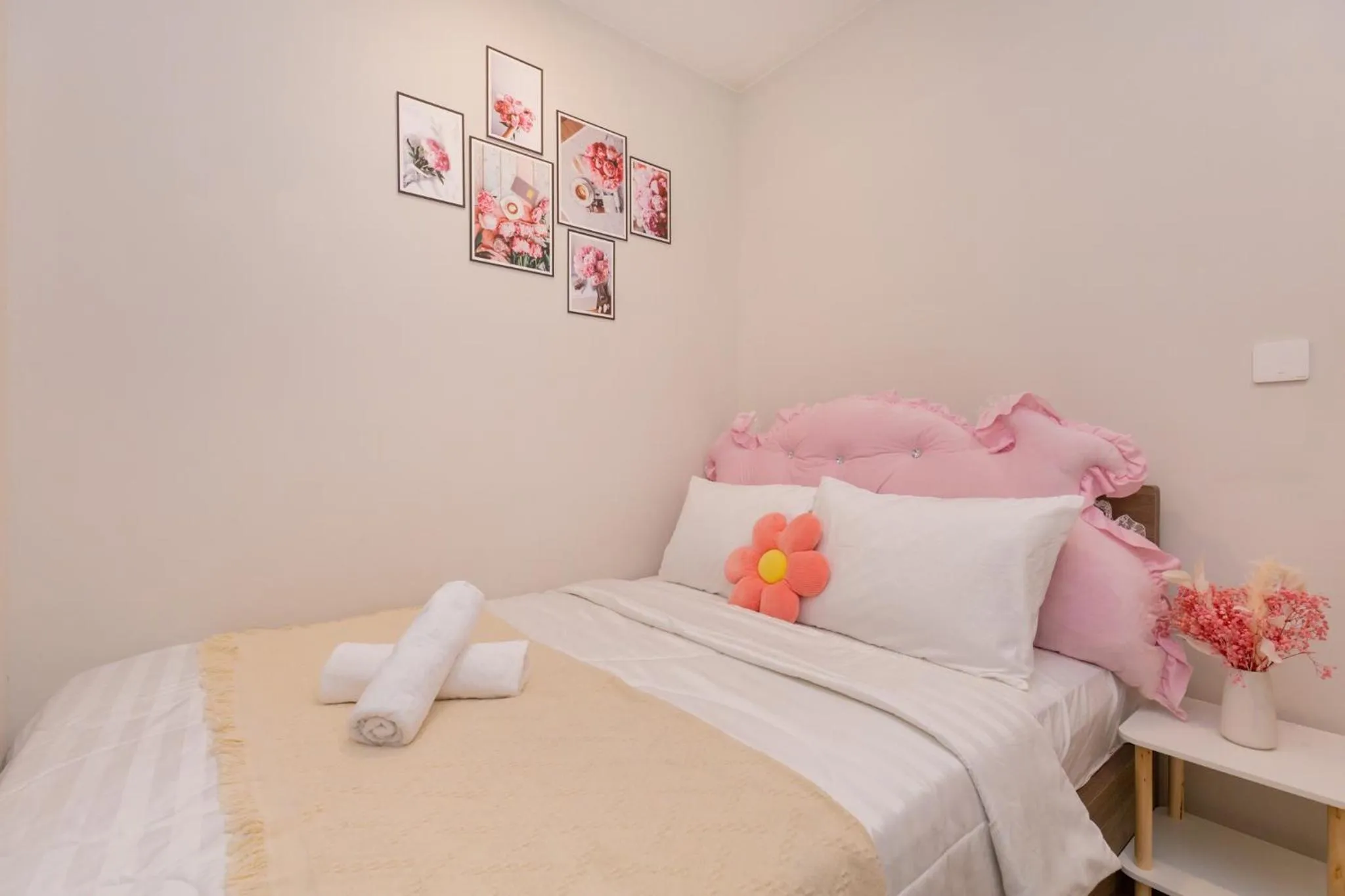 Bed in The Sóng Apartment Vũng Tàu - Sophia's House