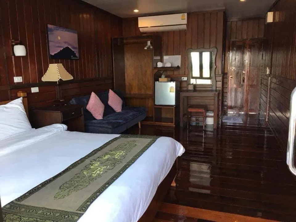 Bed in Riverside Chiangkhan