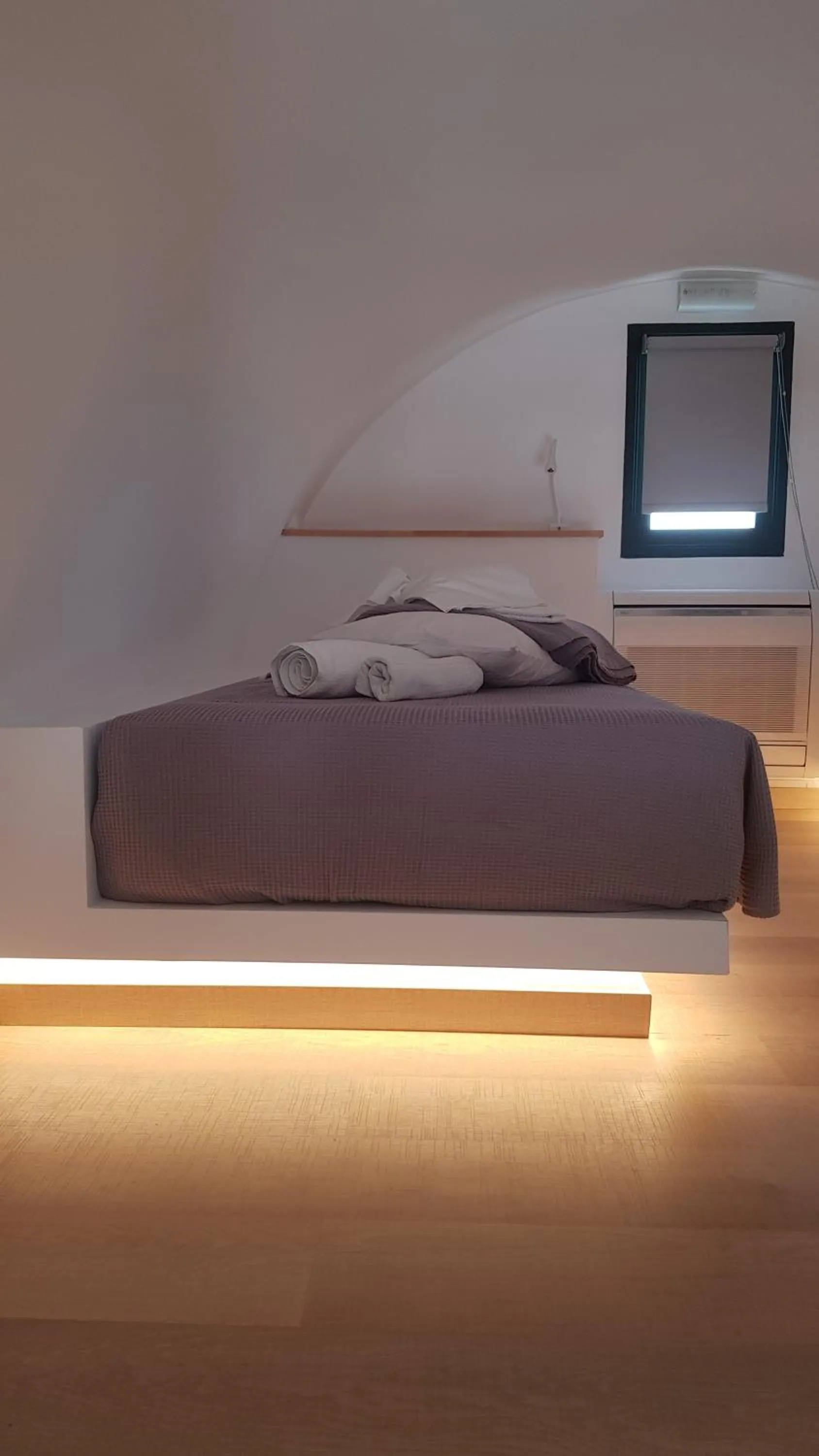 Photo of the whole room, Bed in Sellada Beach