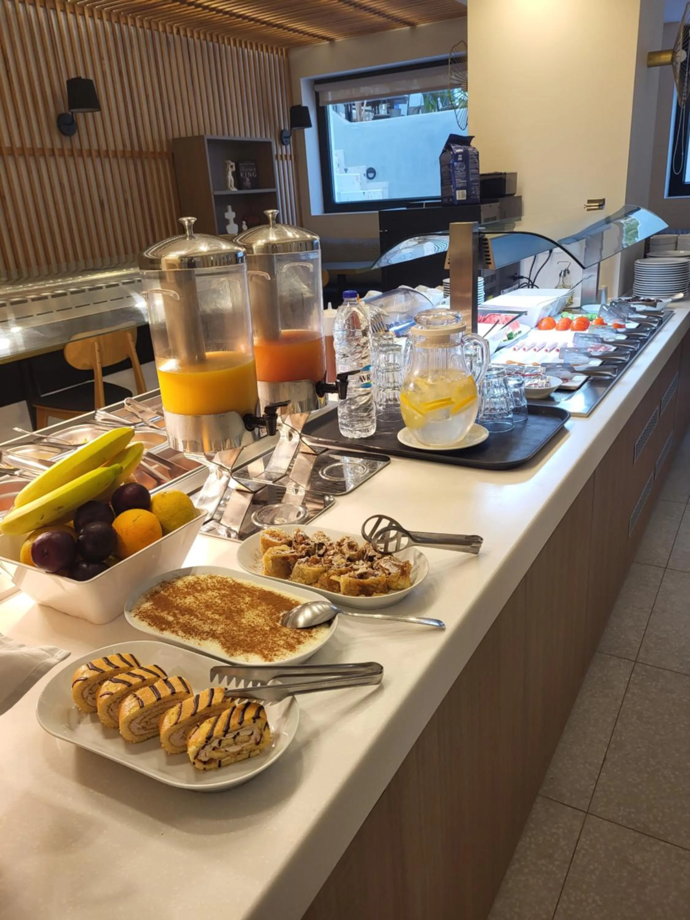 Restaurant/places to eat in Sellada Beach