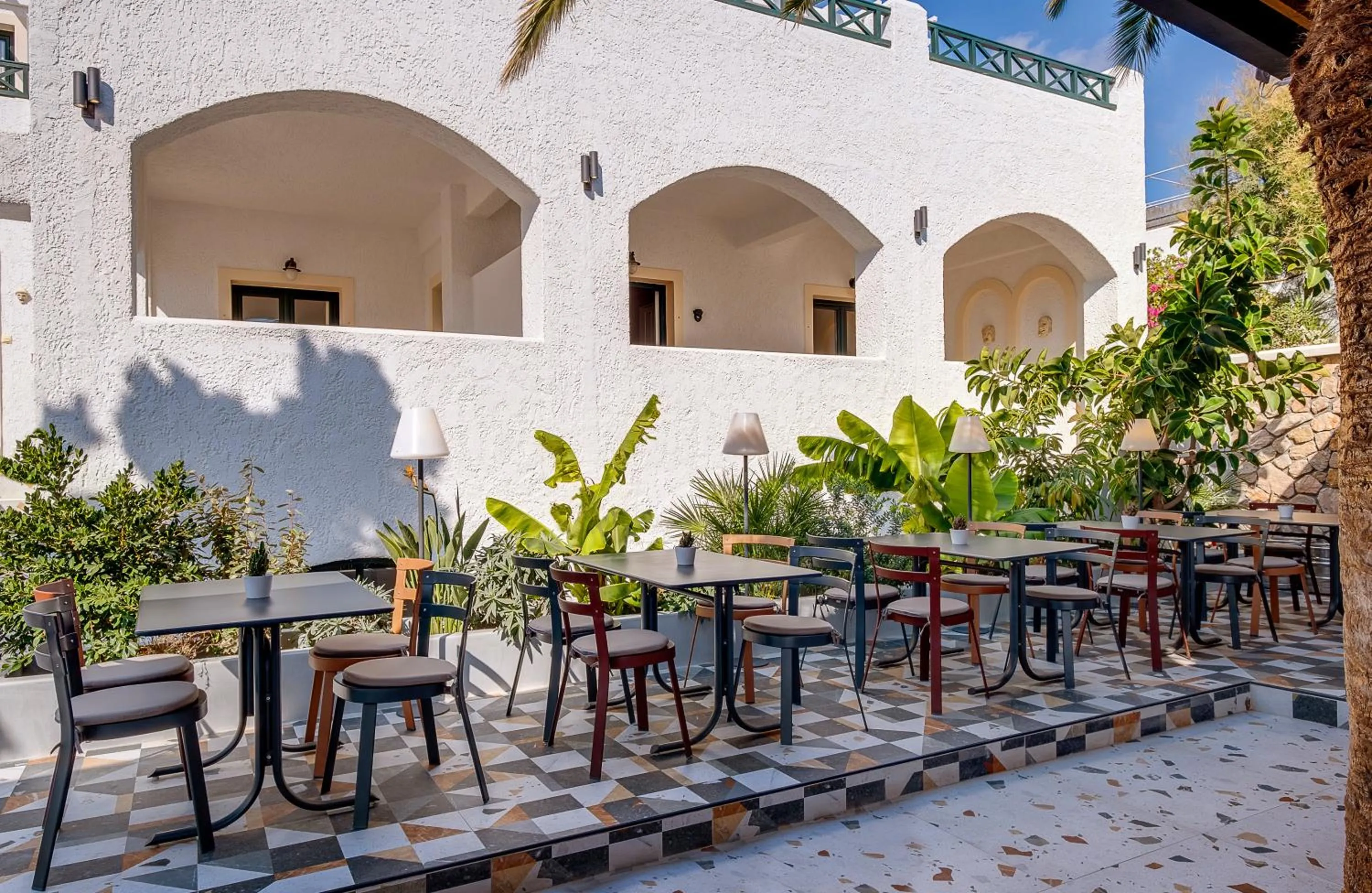 Restaurant/places to eat in Sellada Beach