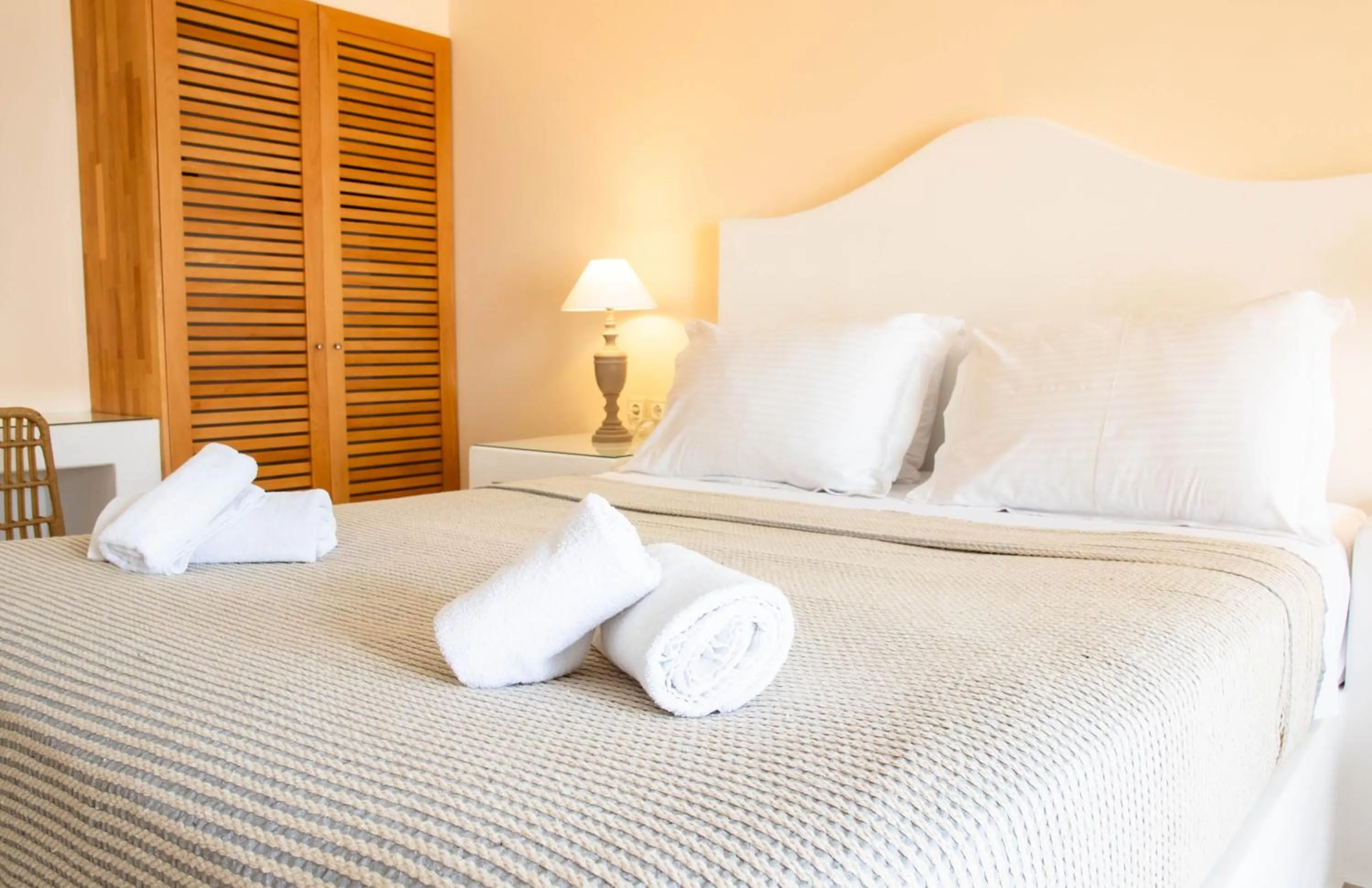 Bed in Sellada Beach