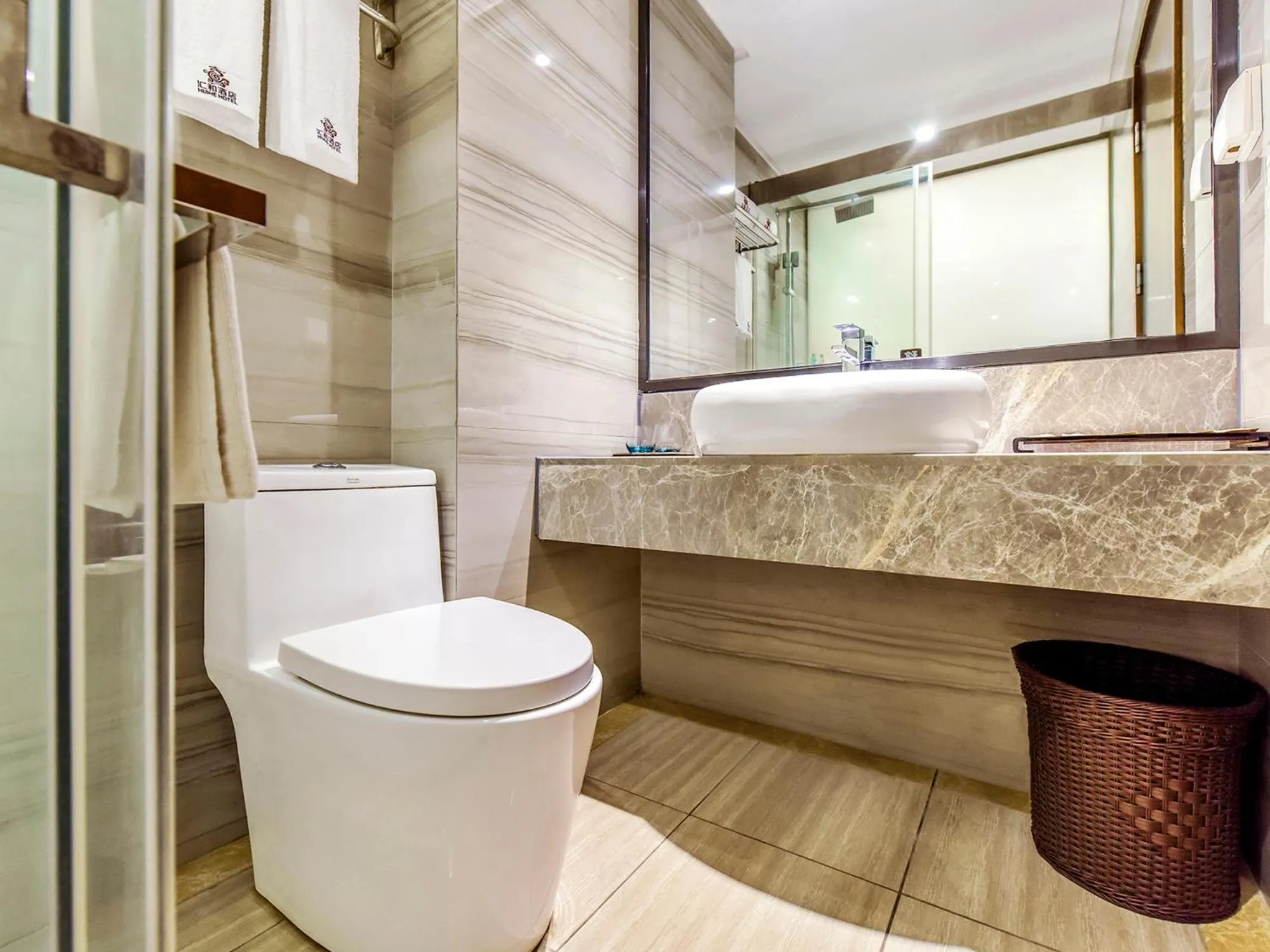 Toilet in Guangzhou Huihe Hotel