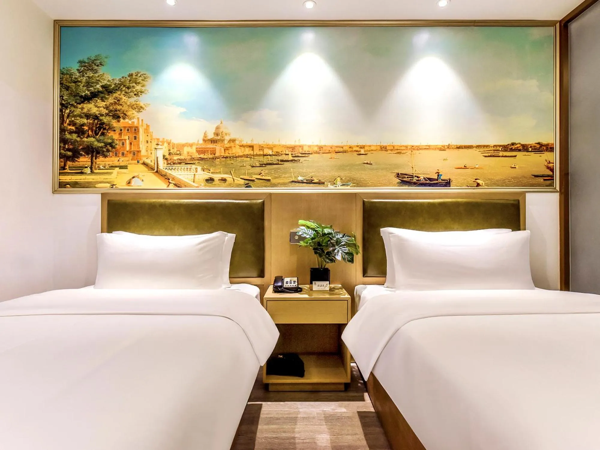 Bed in Guangzhou Huihe Hotel