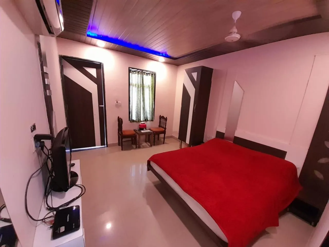 Bed in Mooljis Palace