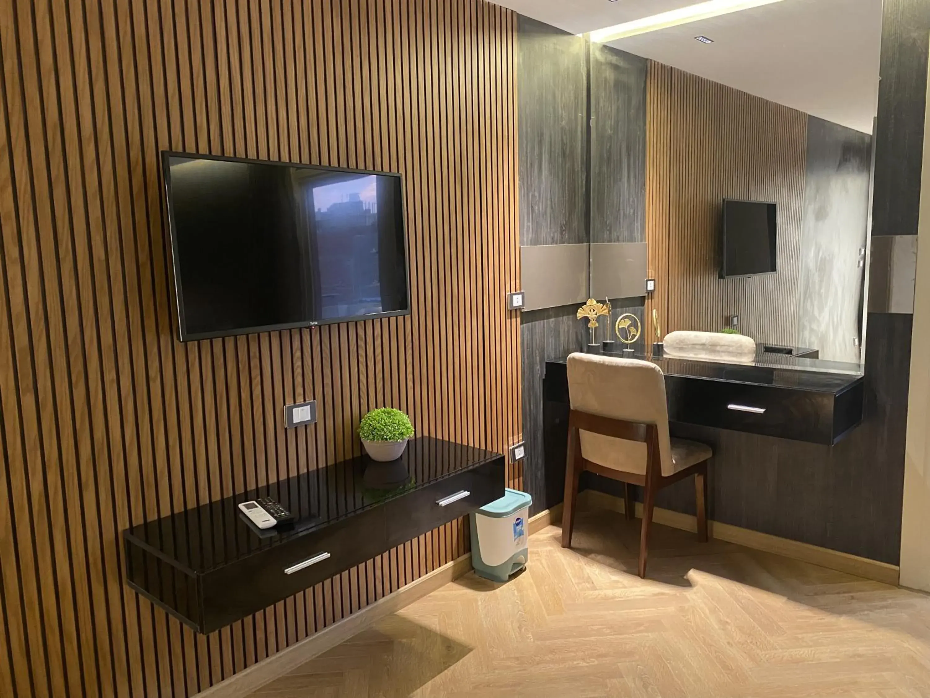 Twin Room with Pyramids View & Balcony in The View Delta Hotel Twin Room with Pyramids View & Balcony in The View Delta Hotel