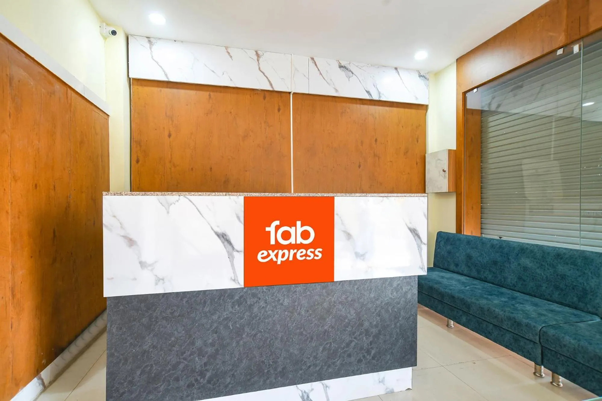 Lobby or reception in FabHotel Grand Giriraj