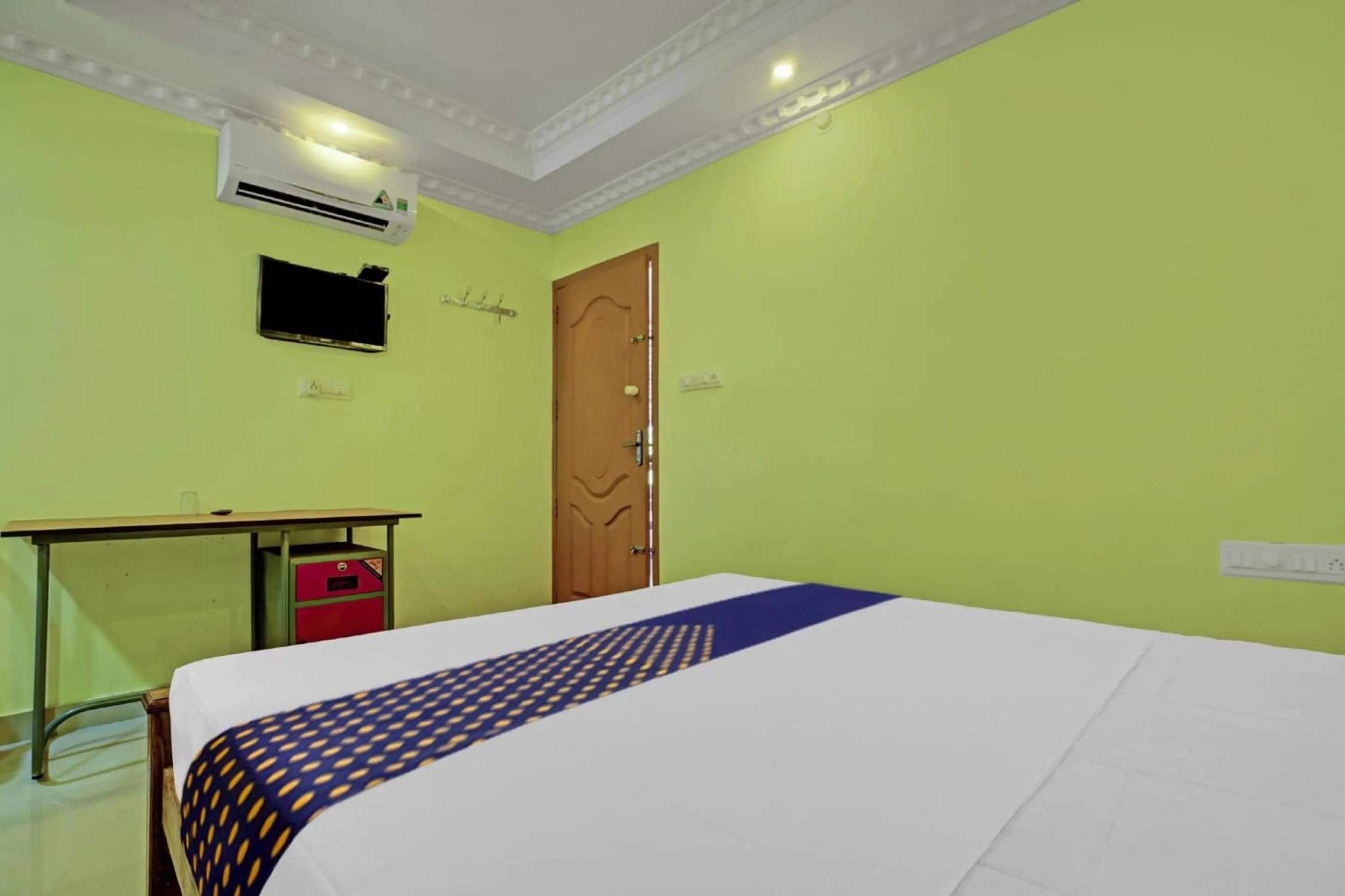 Bedroom, Bed in Hotel O SS Residency