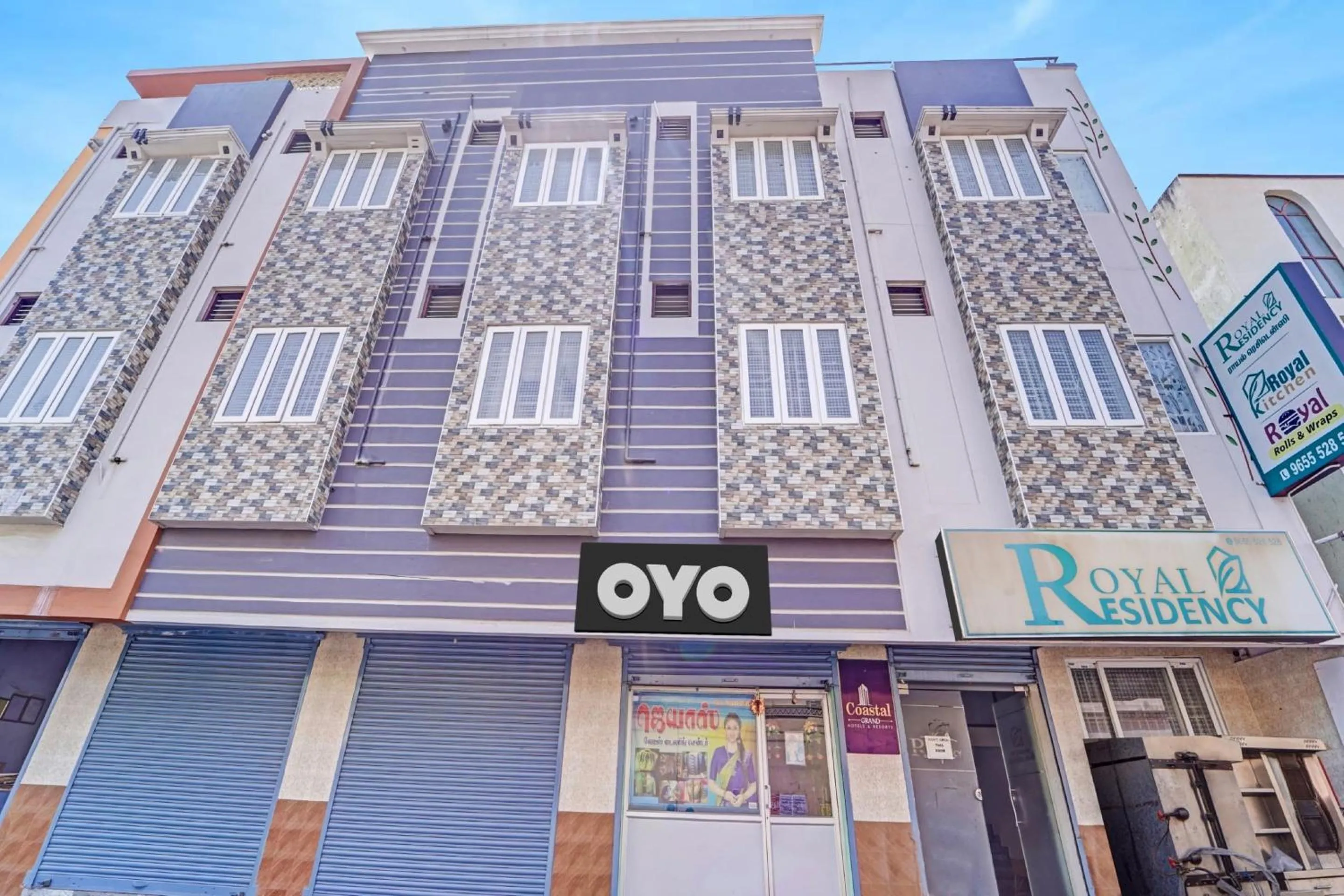 Facade/entrance in Hotel O Royal Residency