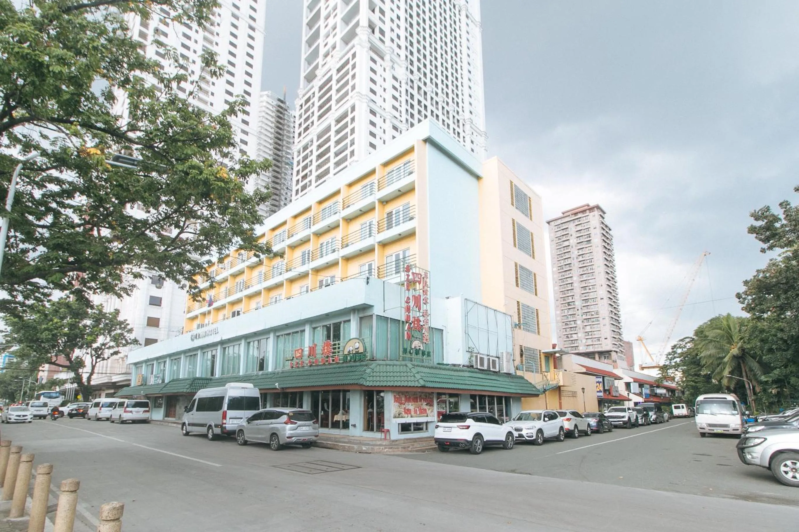 Property building in Aloha Hotel Roxas Boulevard Manila