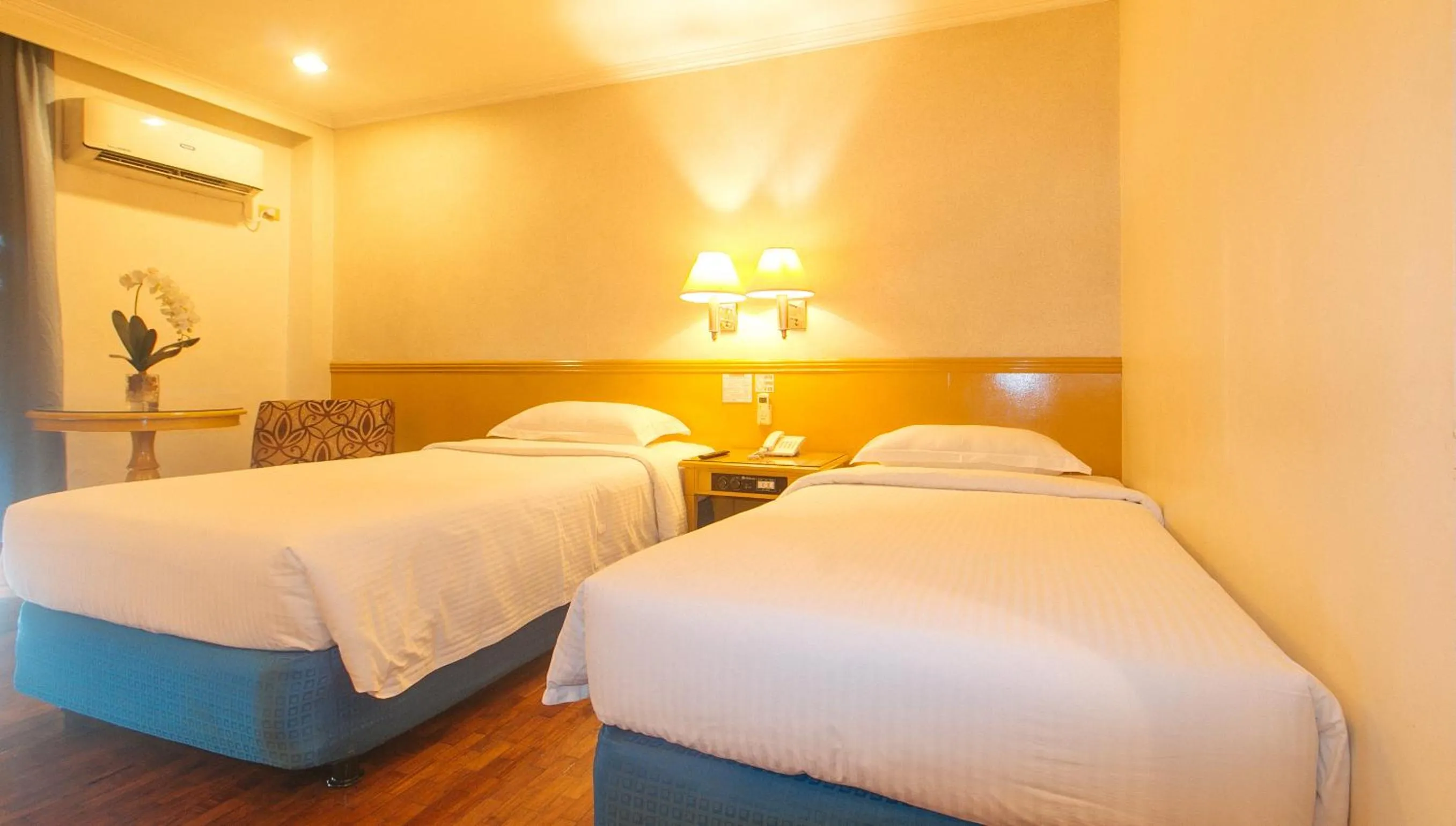 Bed in Aloha Hotel Roxas Boulevard Manila