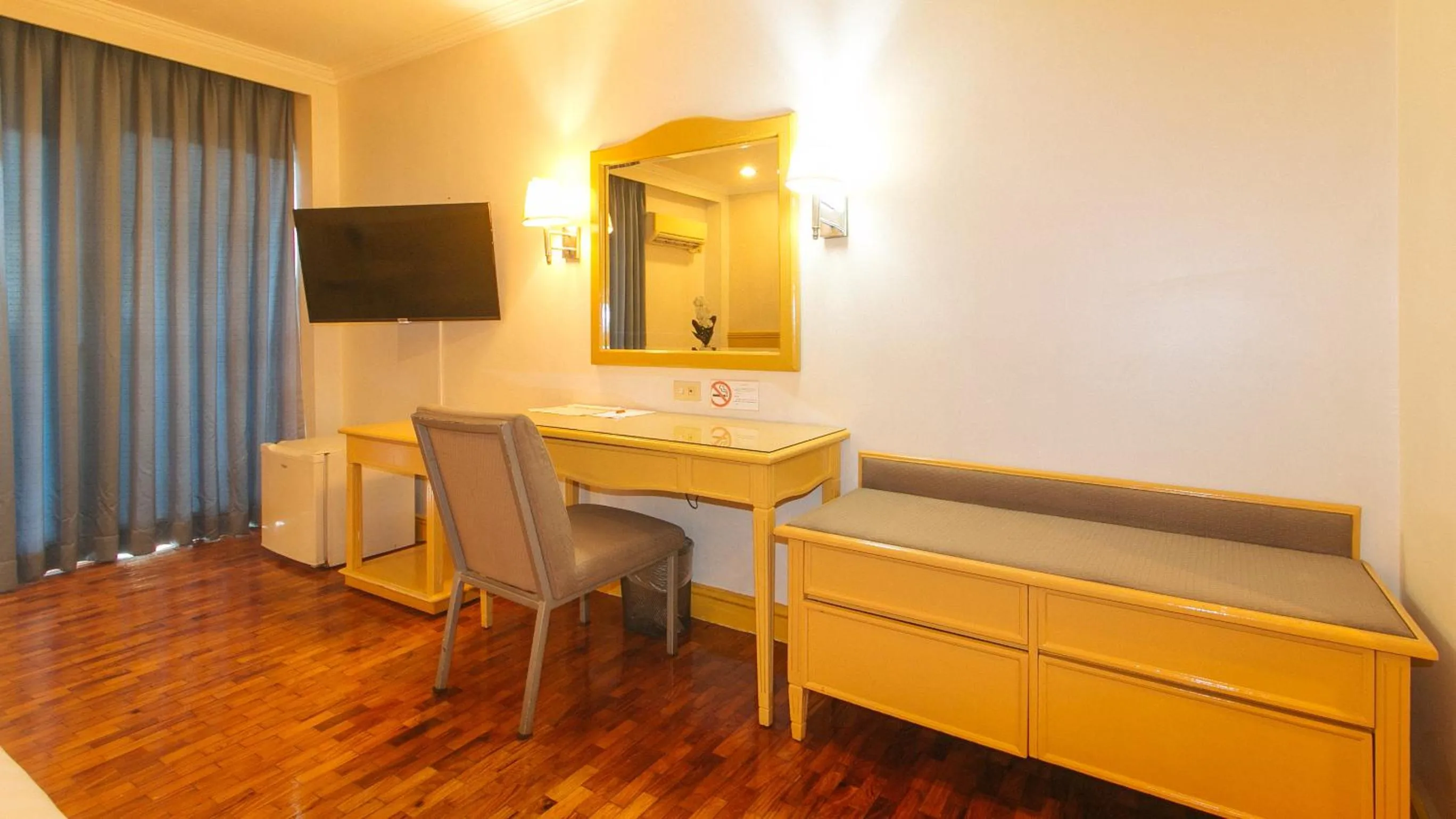 TV and multimedia in Aloha Hotel Roxas Boulevard Manila