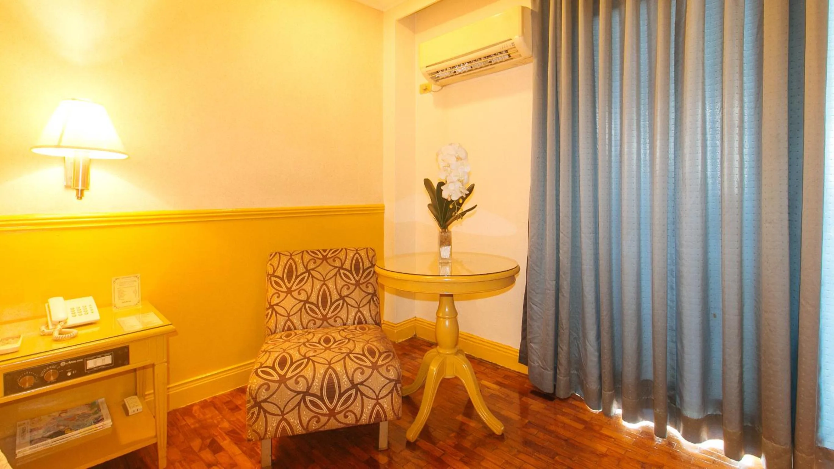 Bedroom in Aloha Hotel Roxas Boulevard Manila