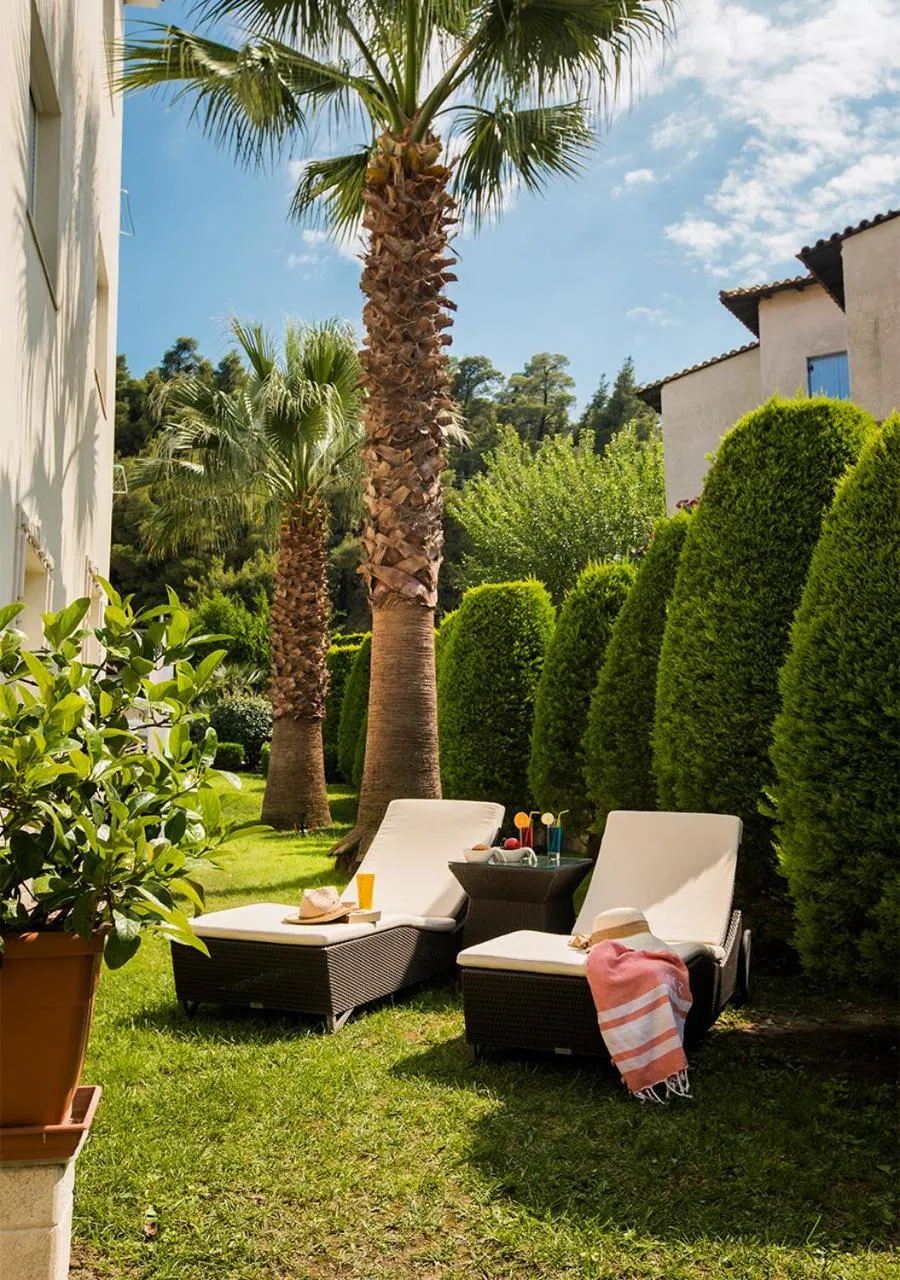 Garden in SUN RESIDENCE Exclusive Seaside Suites