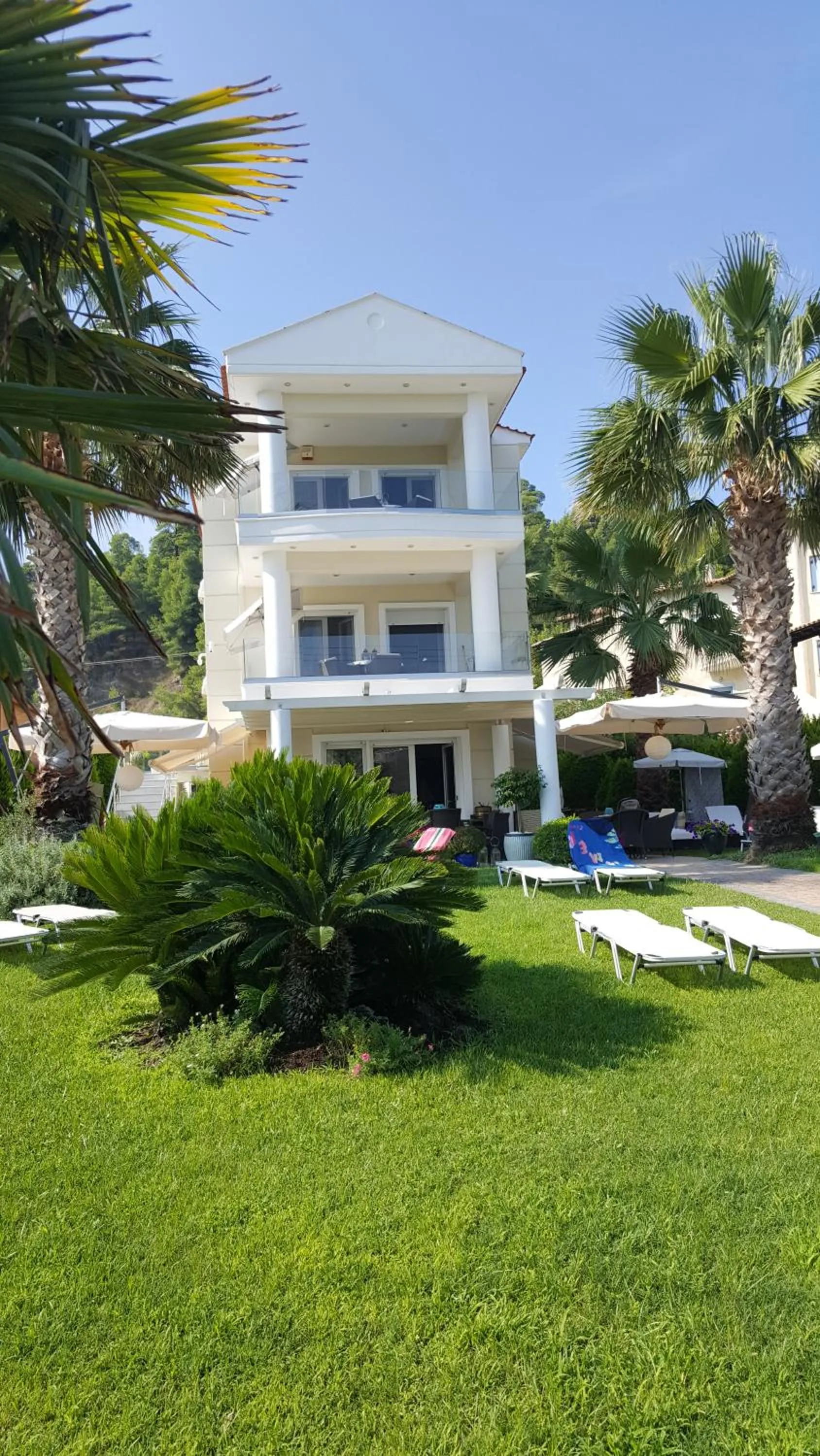 SUN RESIDENCE Exclusive Seaside Suites