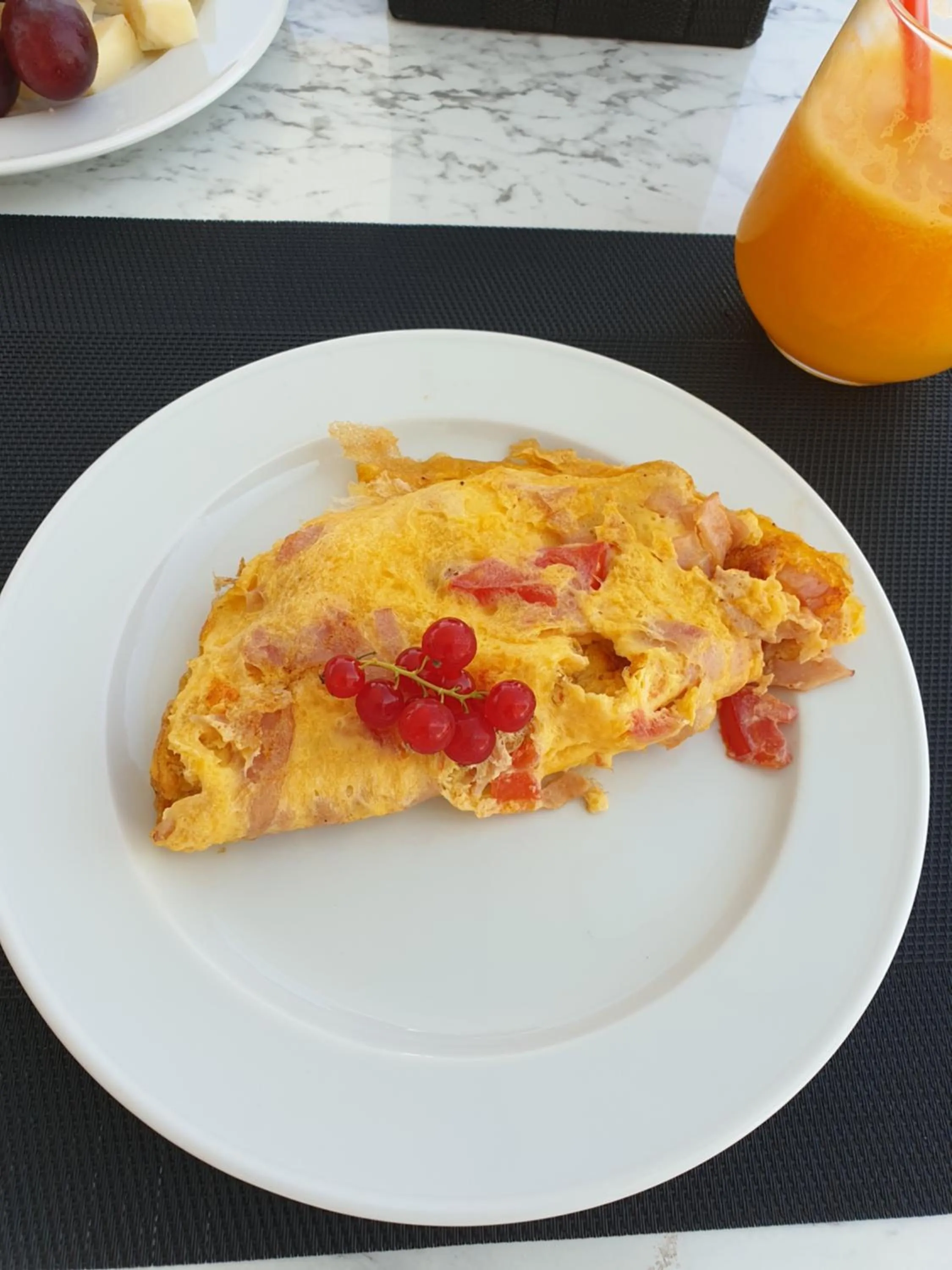 Food in SUN RESIDENCE Exclusive Seaside Suites