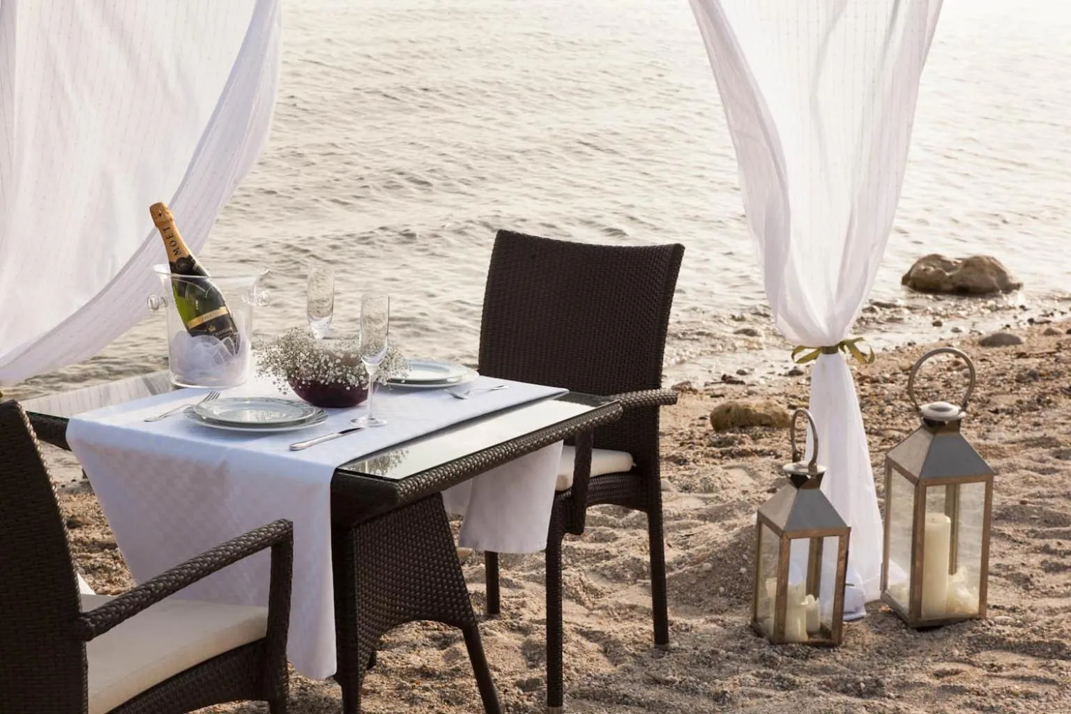 SUN RESIDENCE Exclusive Seaside Suites