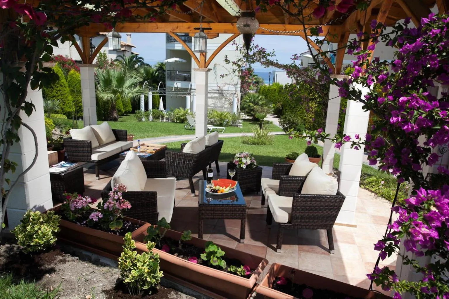 Garden in SUN RESIDENCE Exclusive Seaside Suites