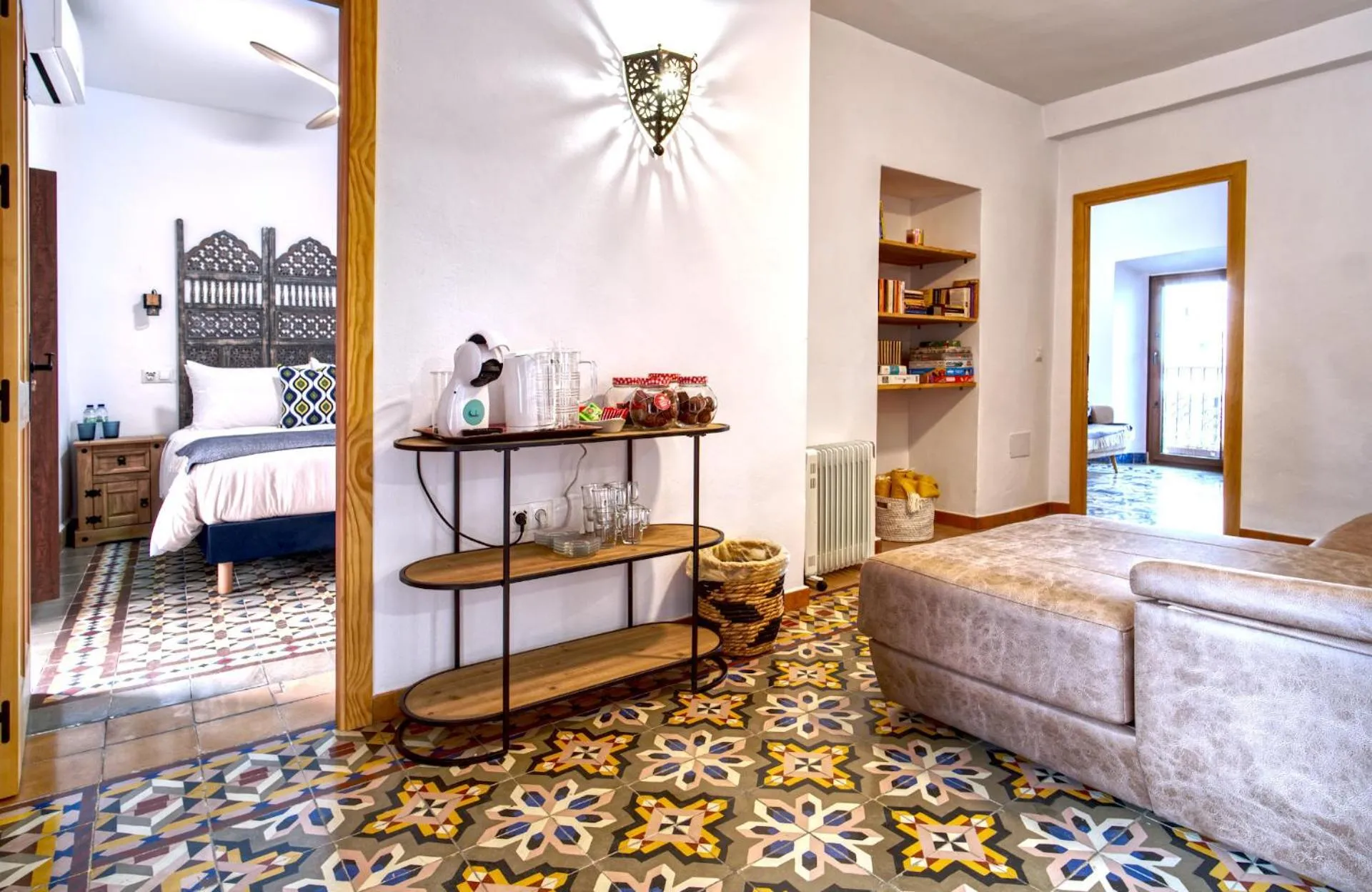 Living room, Bed in La Vieja Botica