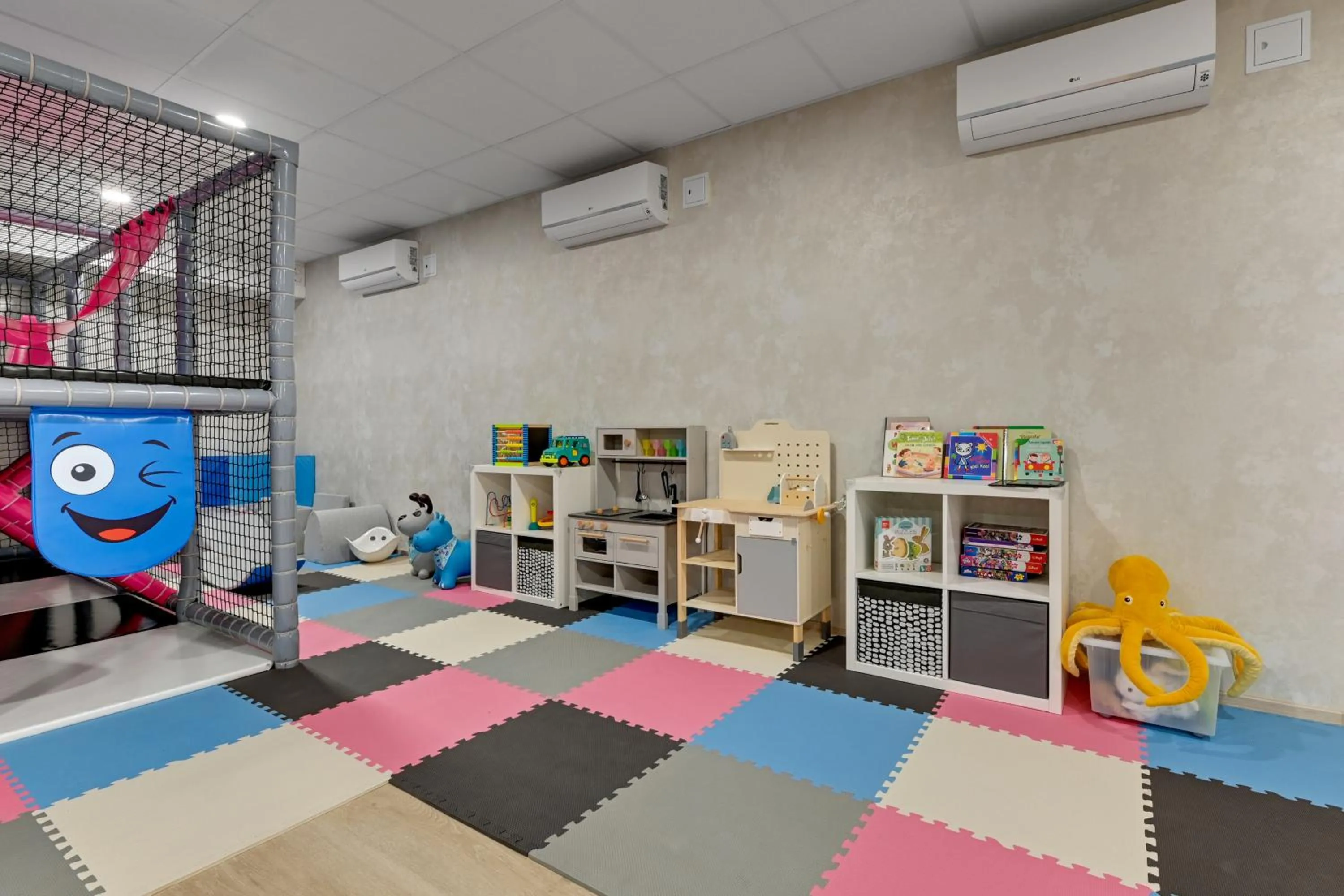 children in GRANO HOTEL Solmarina