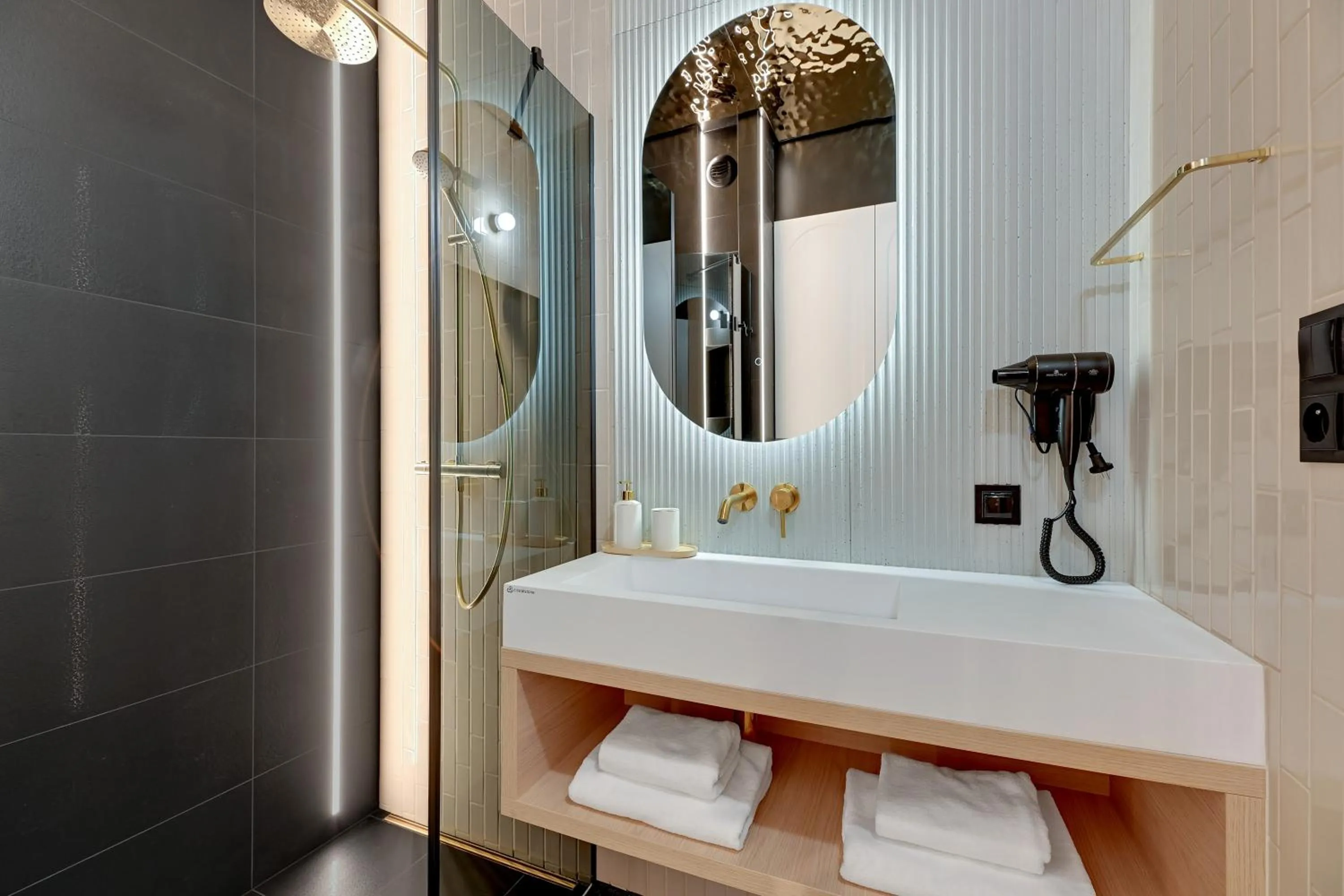 Shower in GRANO HOTEL Solmarina