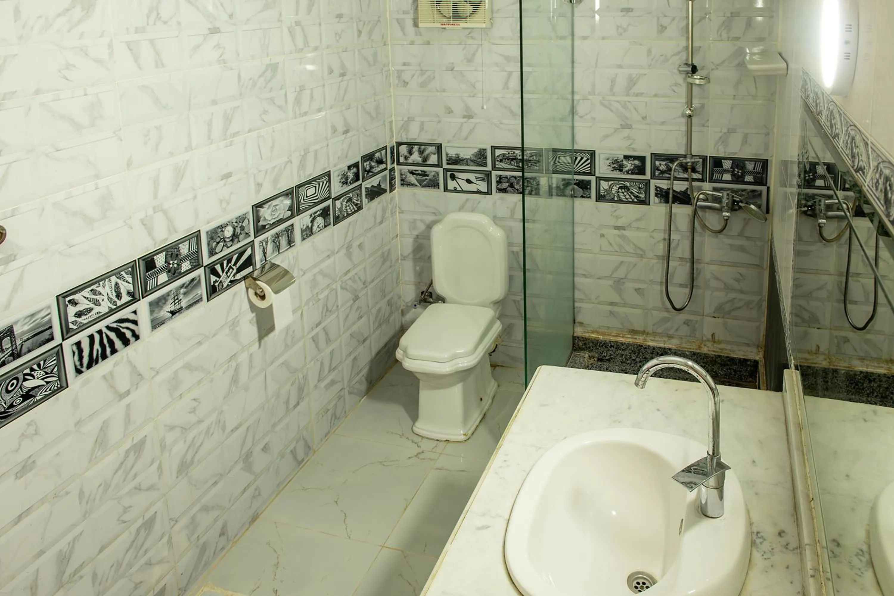 Shower in Pyramita Hotel