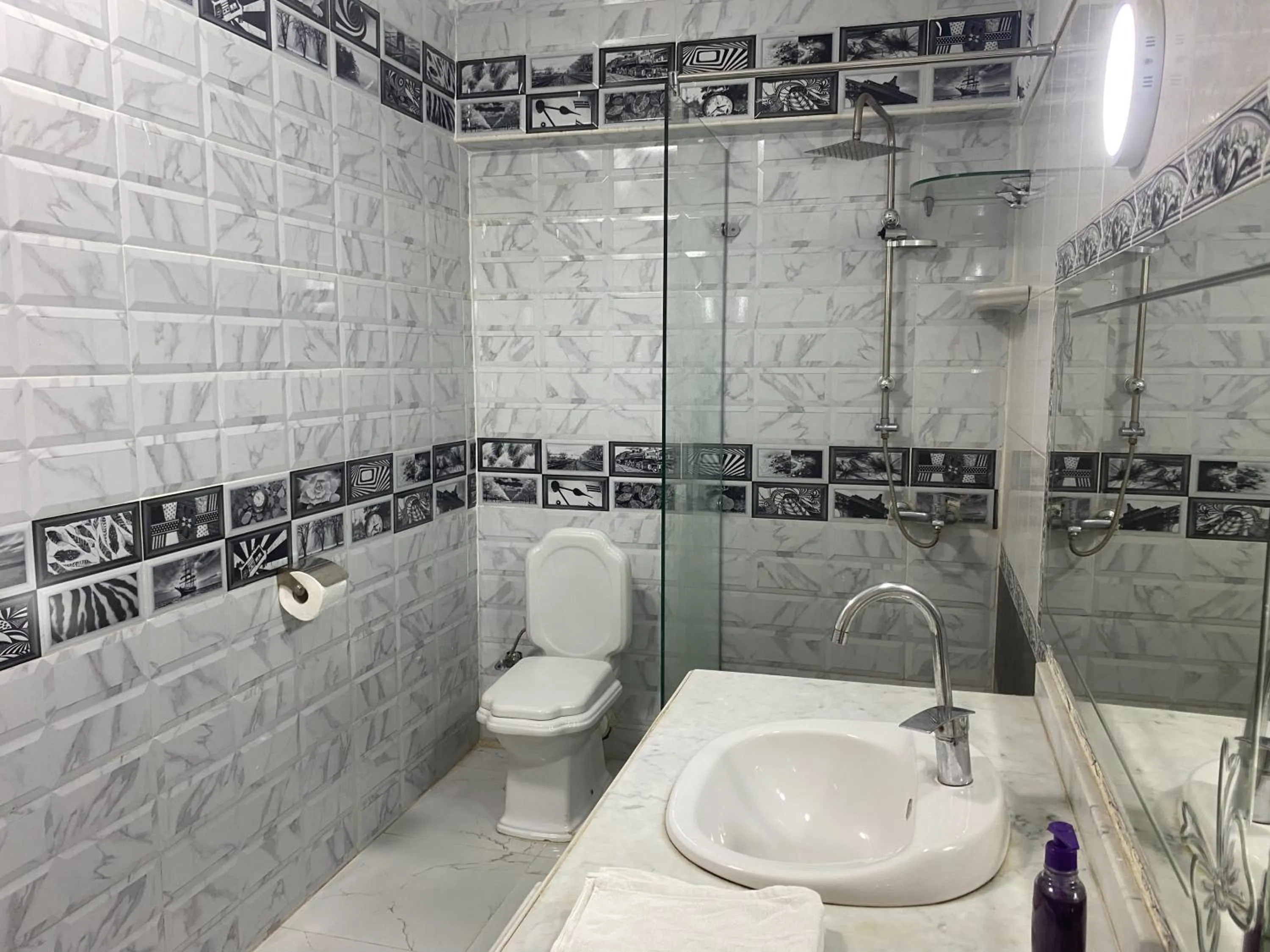 Toilet in Pyramita Hotel