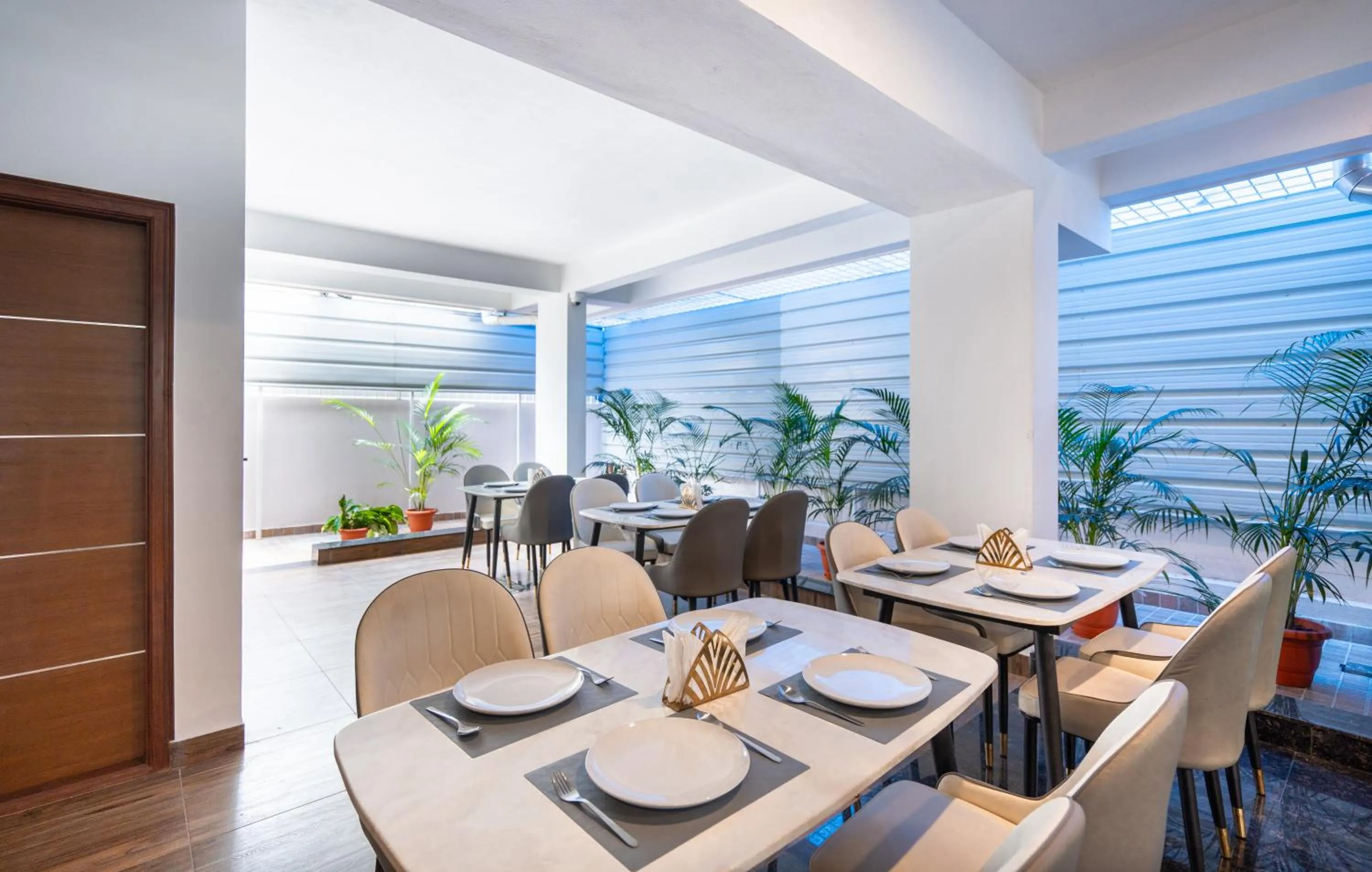 Restaurant/places to eat in The Silver Chimes Suites