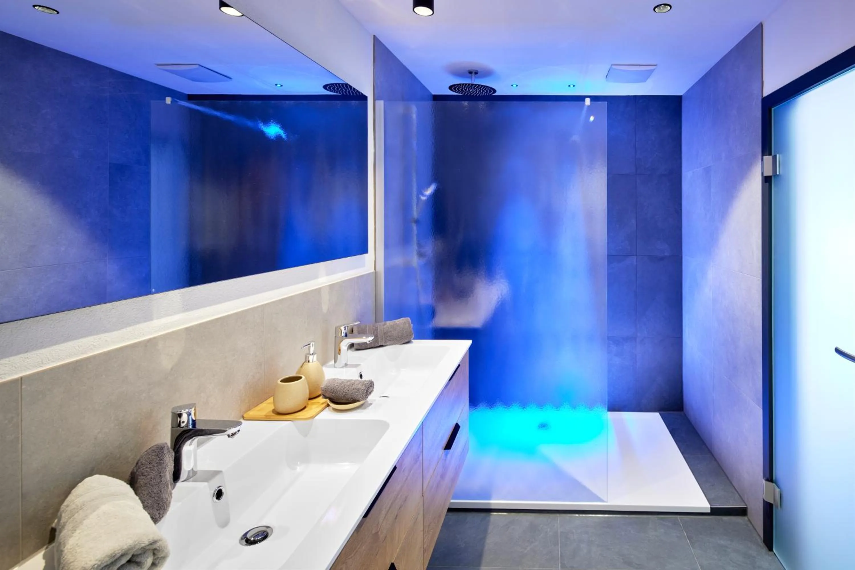 Shower in Maximilian Appartements