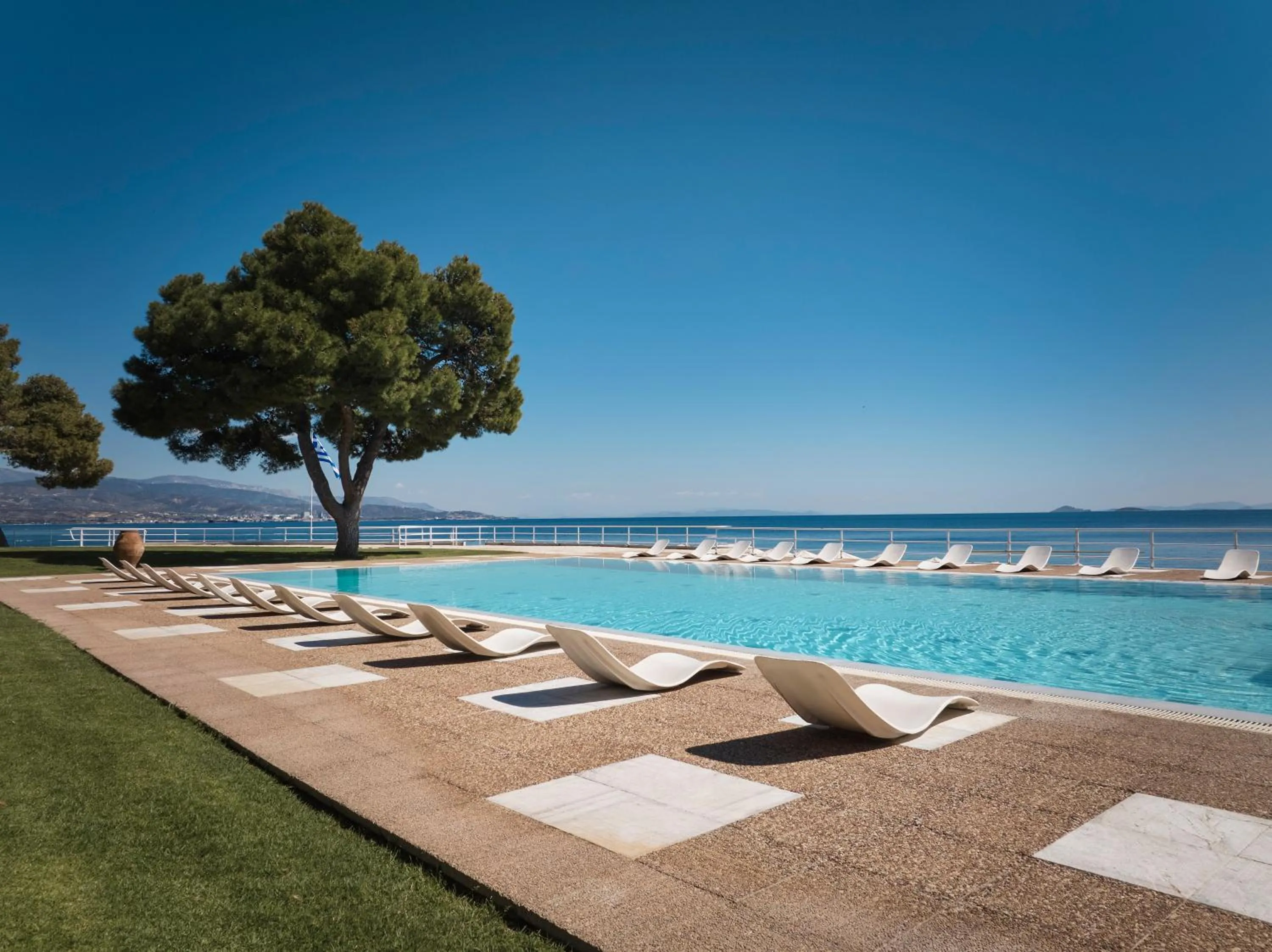 Swimming pool in Kalamaki Beach Resort
