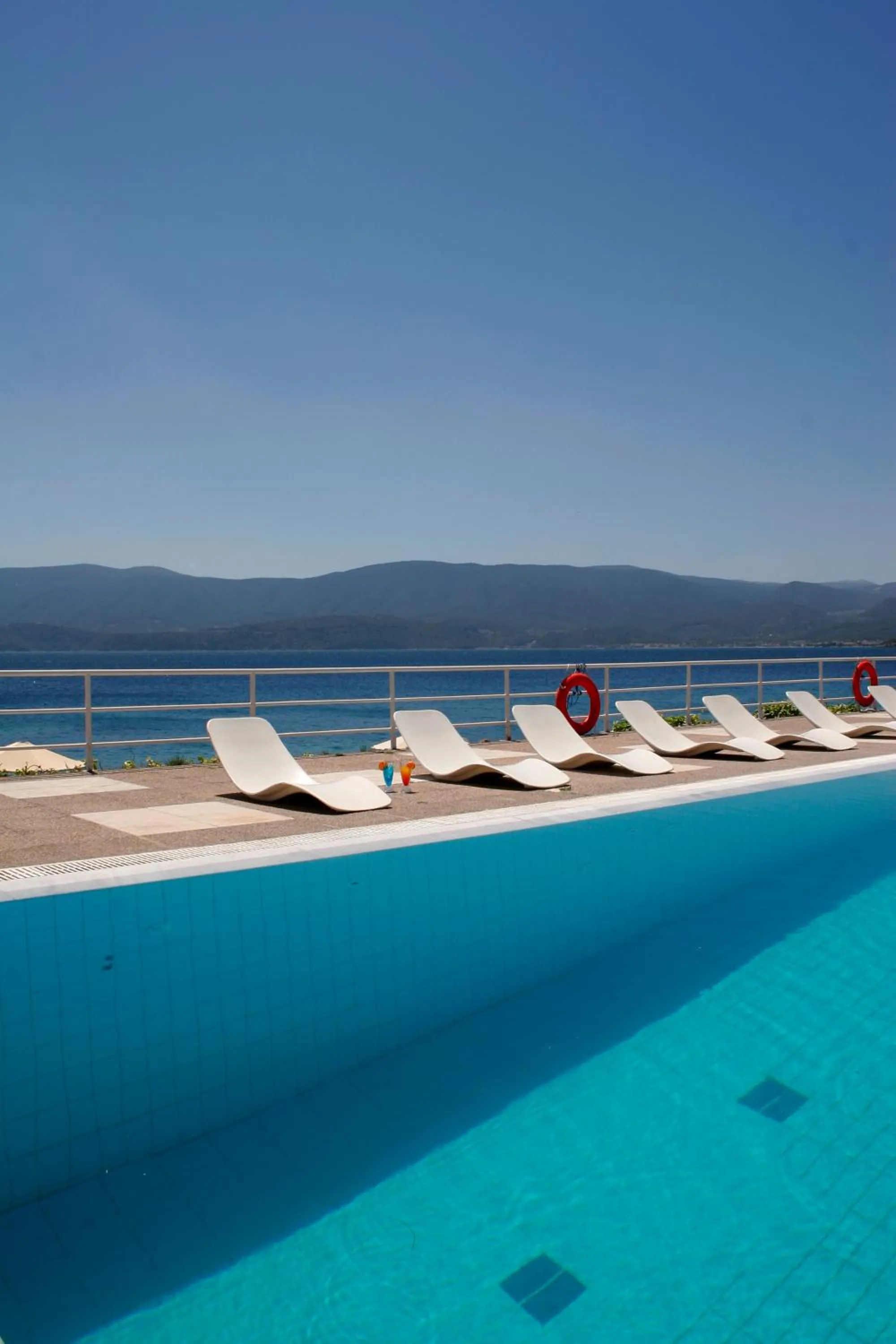 Swimming pool in Kalamaki Beach Resort