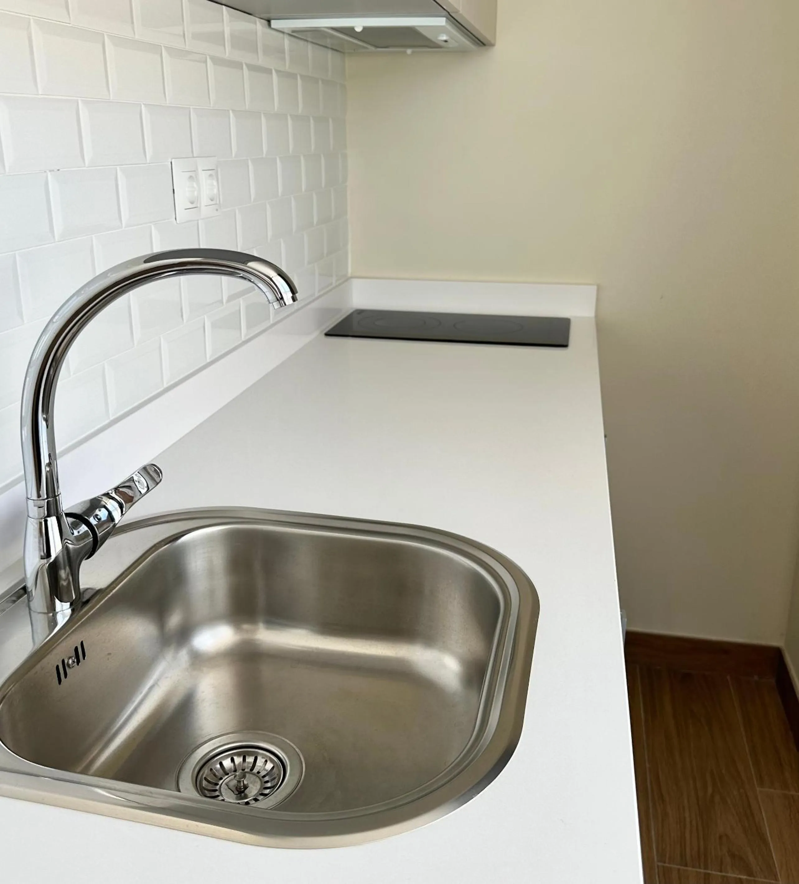 Kitchen or kitchenette in Apartahotel Golden Alcalá