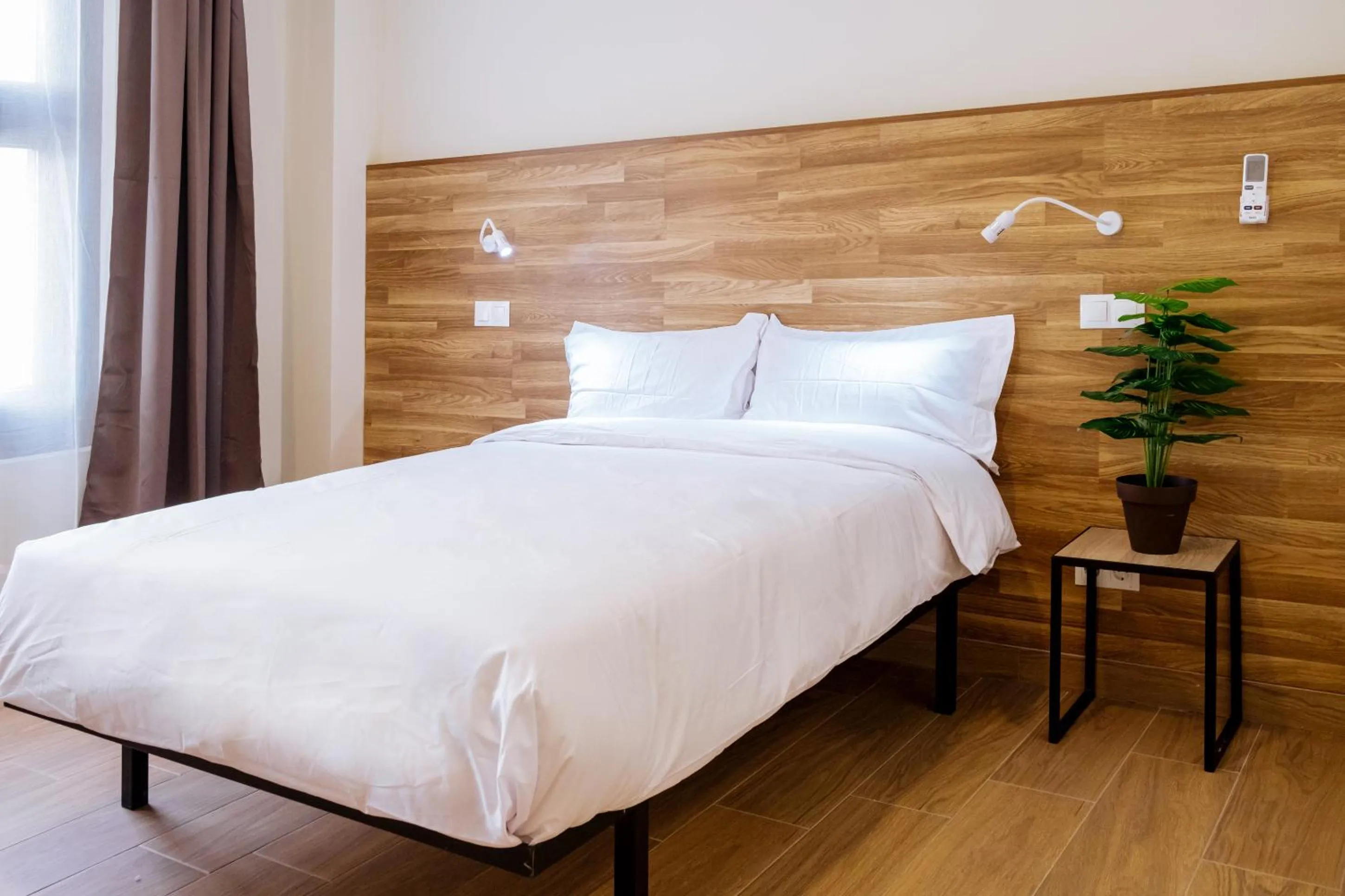 Bedroom, Bed in Apartahotel Golden Alcalá