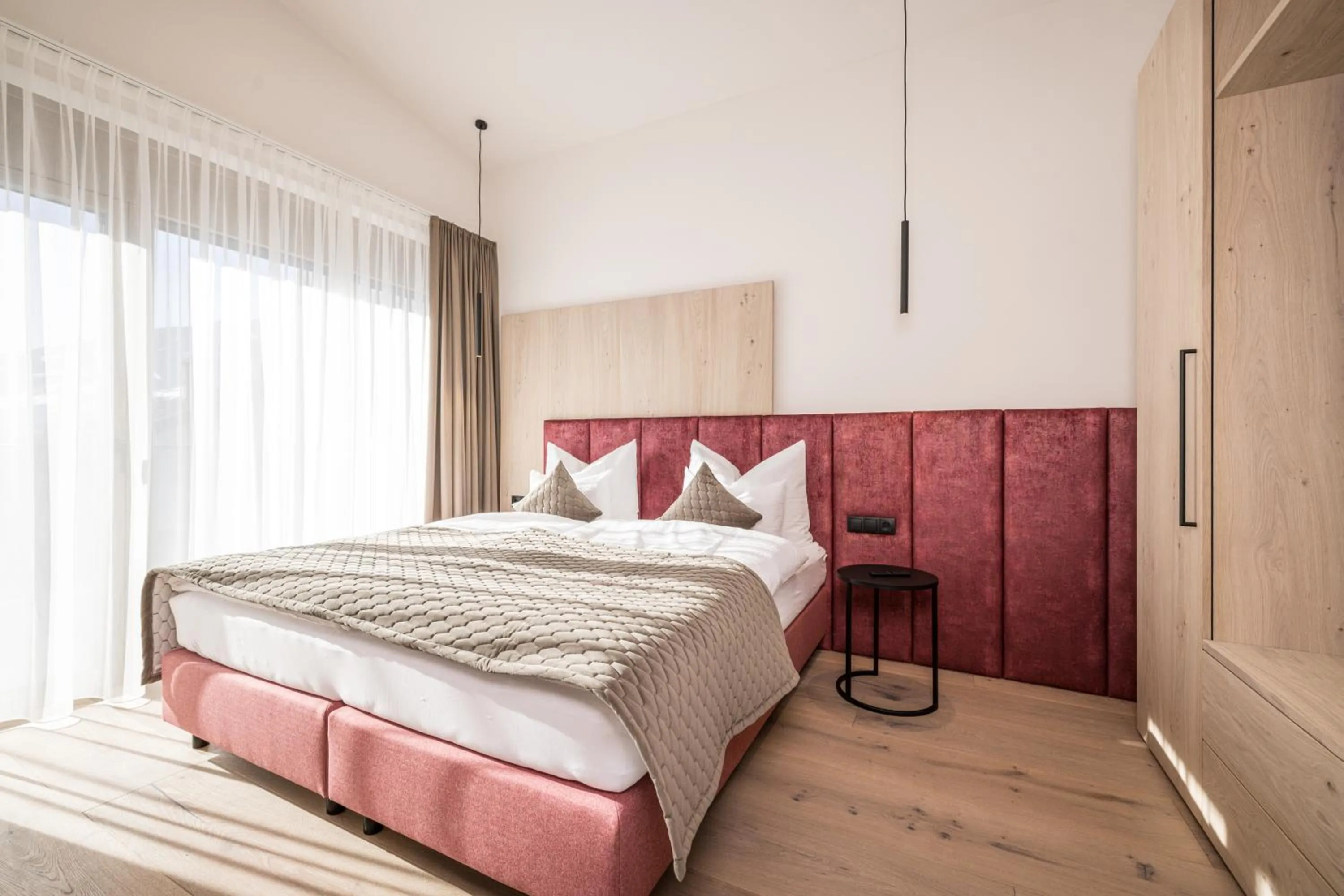 Bedroom, Bed in Die Zillertalerin